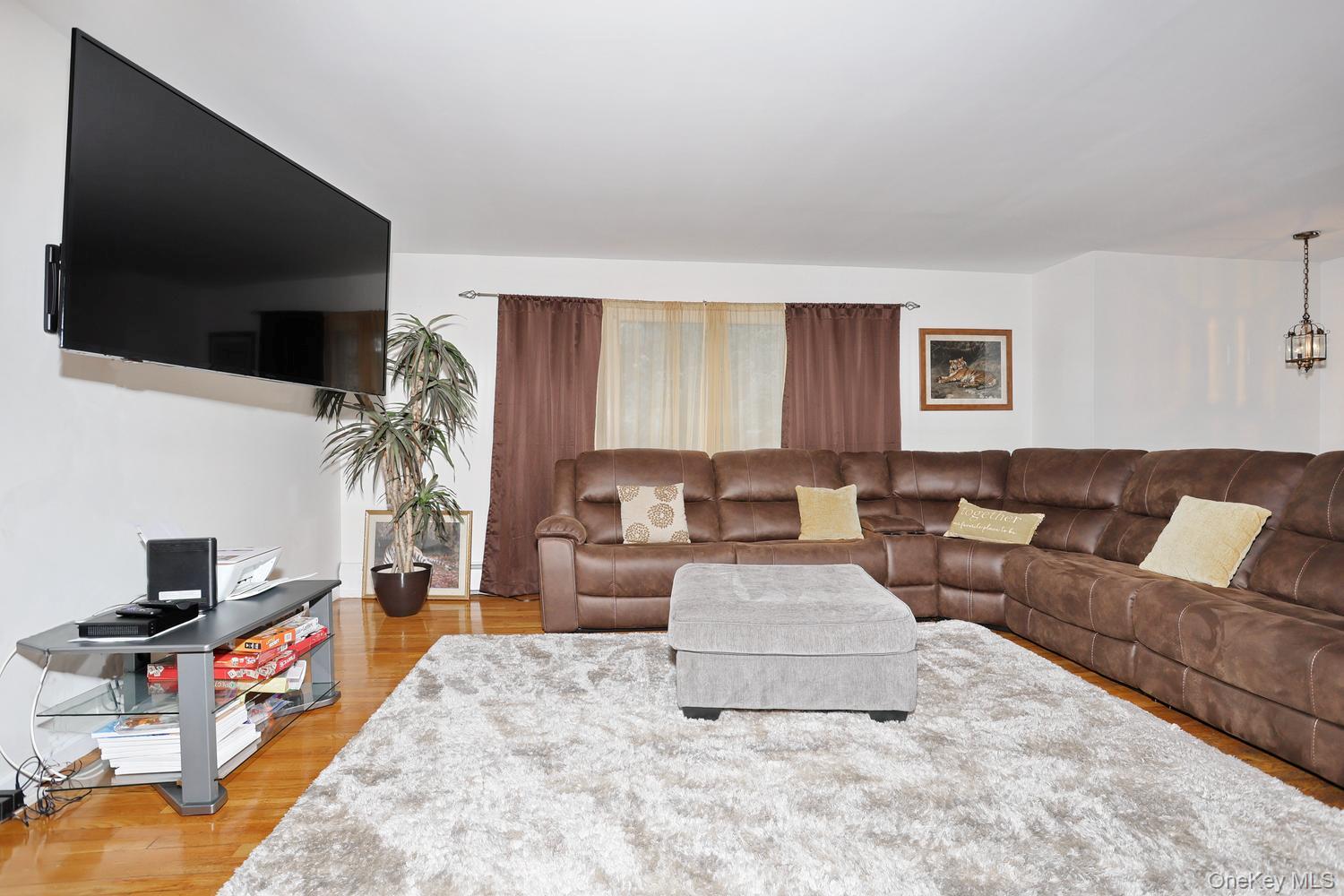 20 Woodridge Drive Property Photo 6