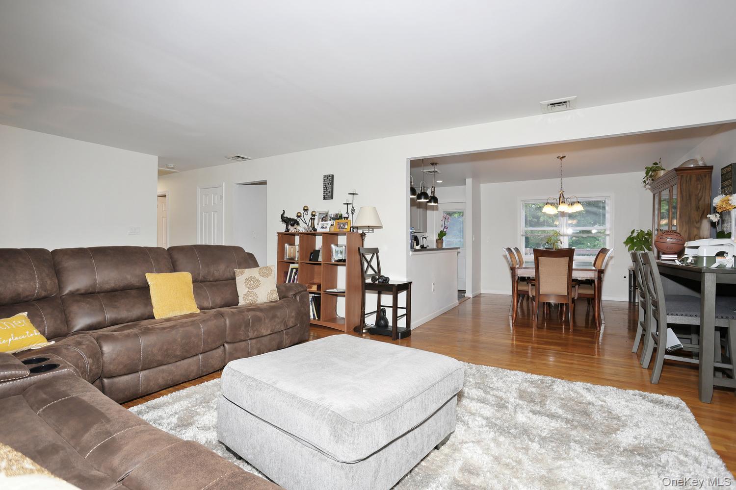 20 Woodridge Drive Property Photo 7