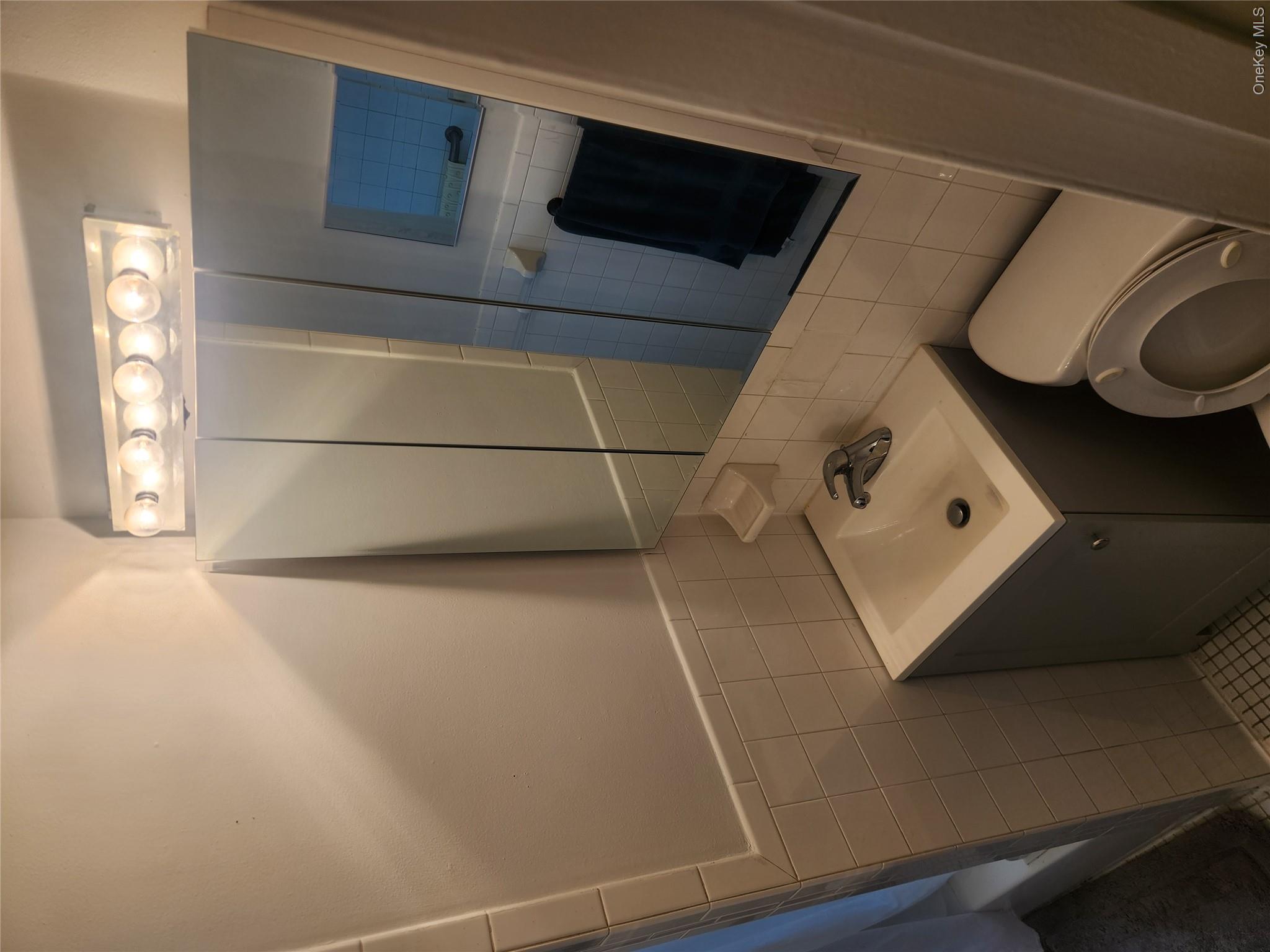 941 Jerome Avenue 8g Property Photo 7