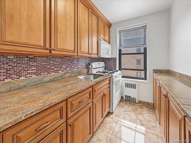 64-00 Saunders Street 5-c Property Photo 3