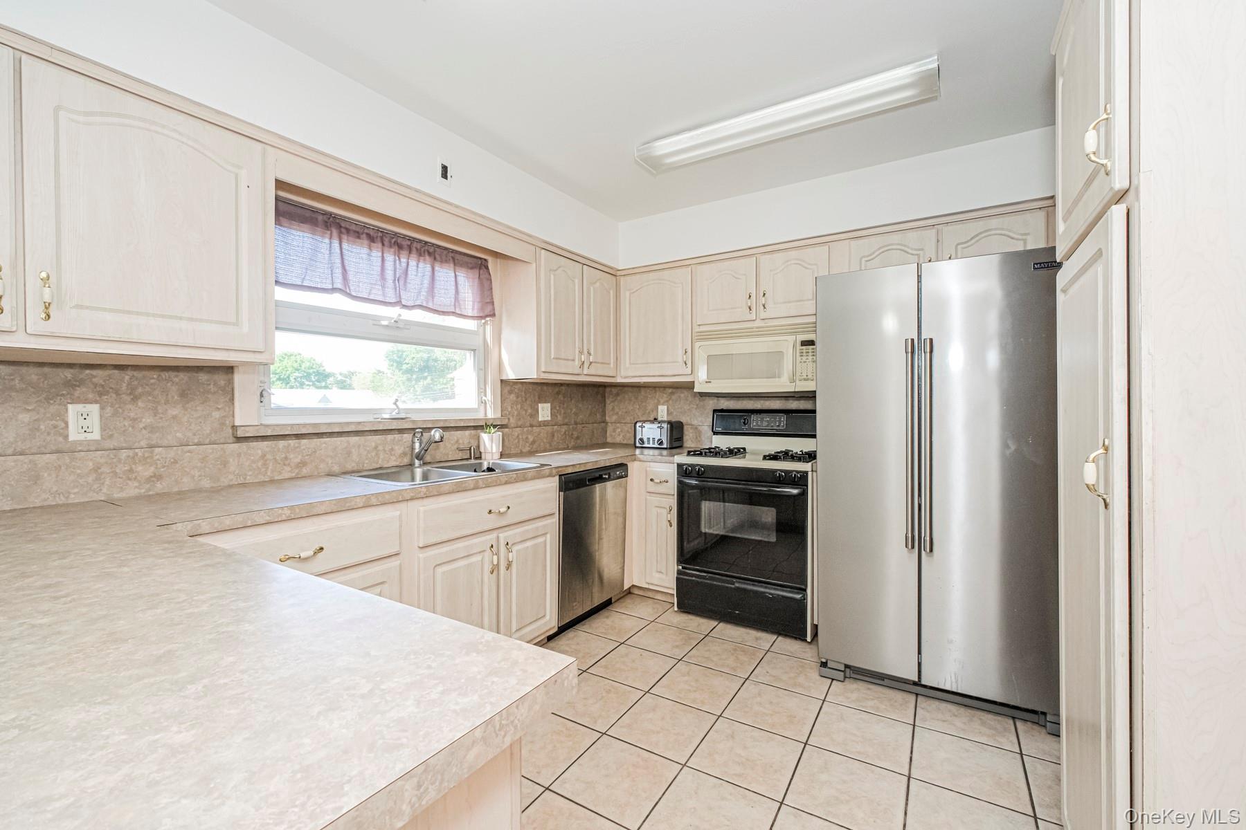 74 Highview Avenue Property Photo 9