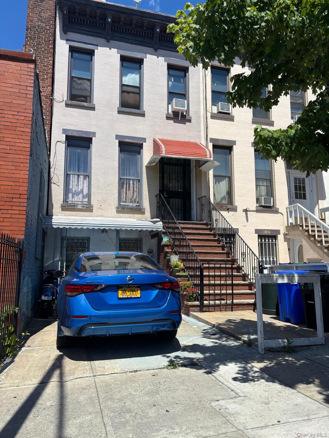 165 17th Street Property Photo 1