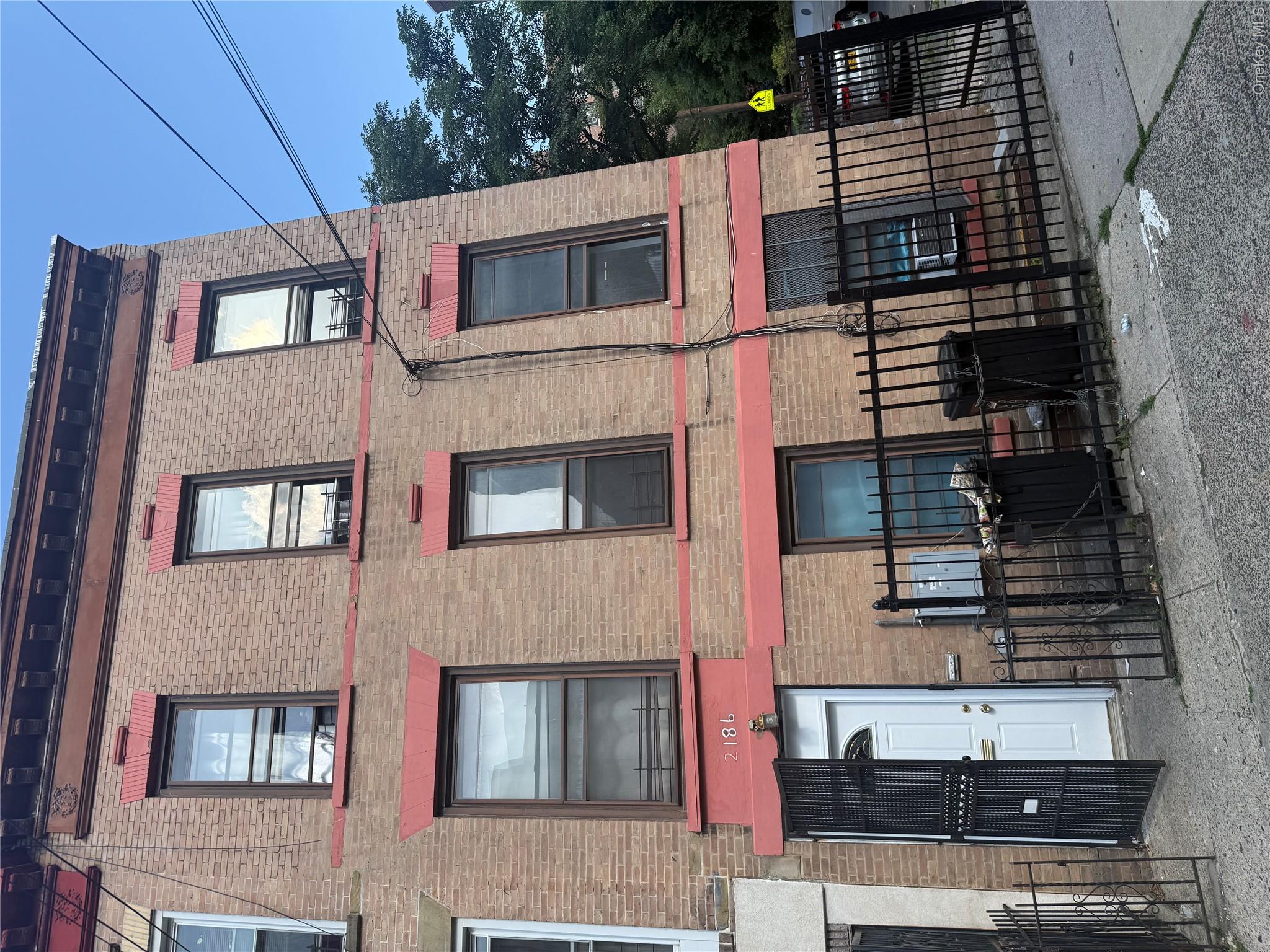 2186 Washington Avenue Property Photo 1