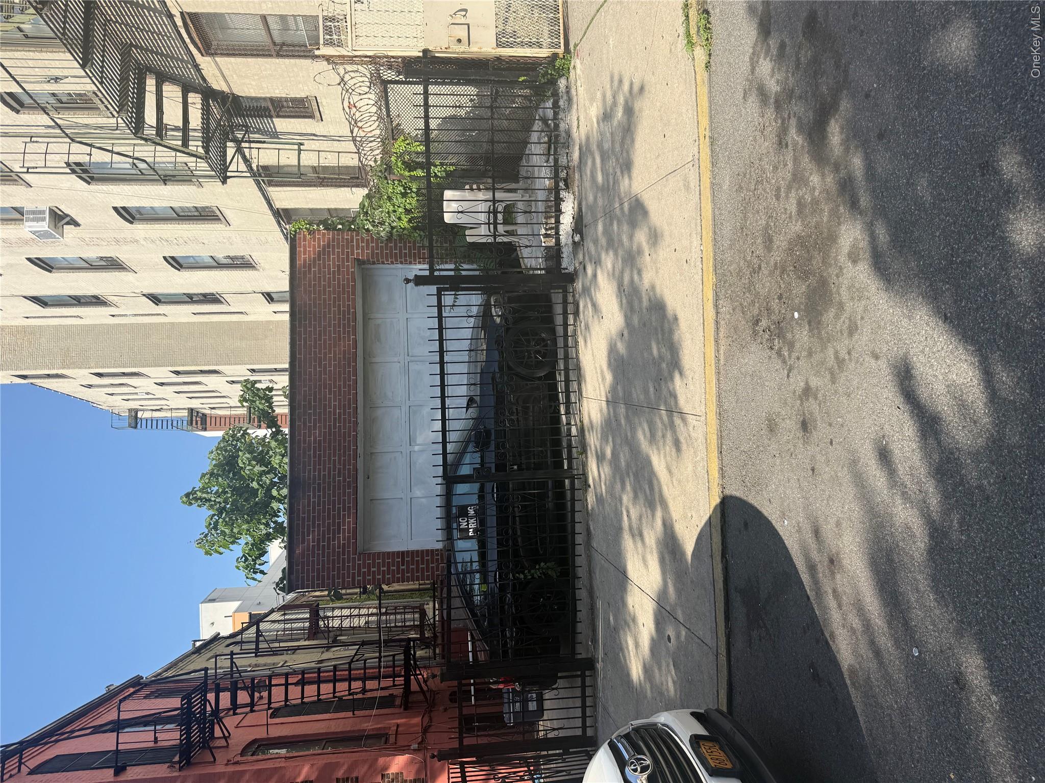 2186 Washington Avenue Property Photo 3