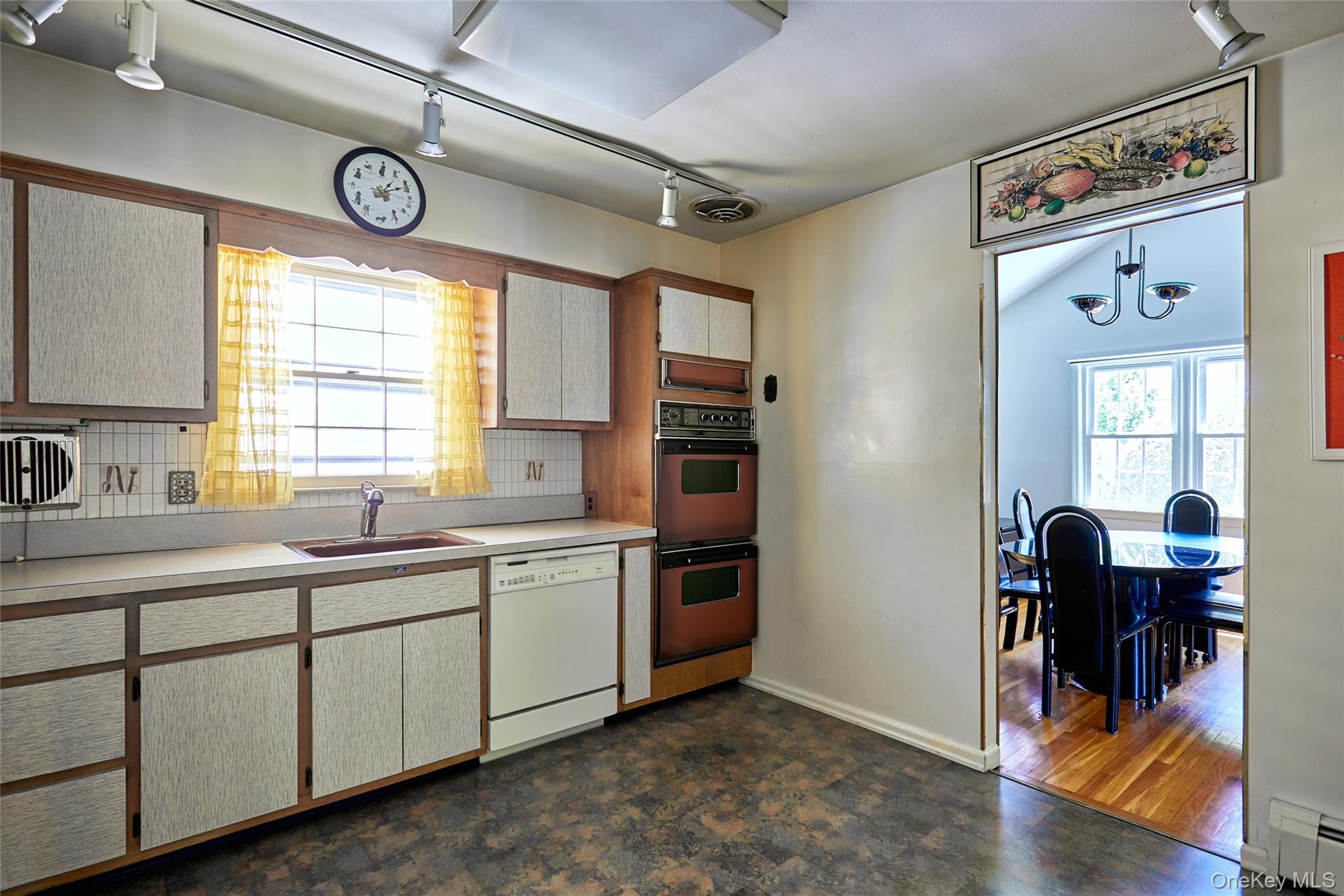 33 N Tyson Avenue Property Photo 7
