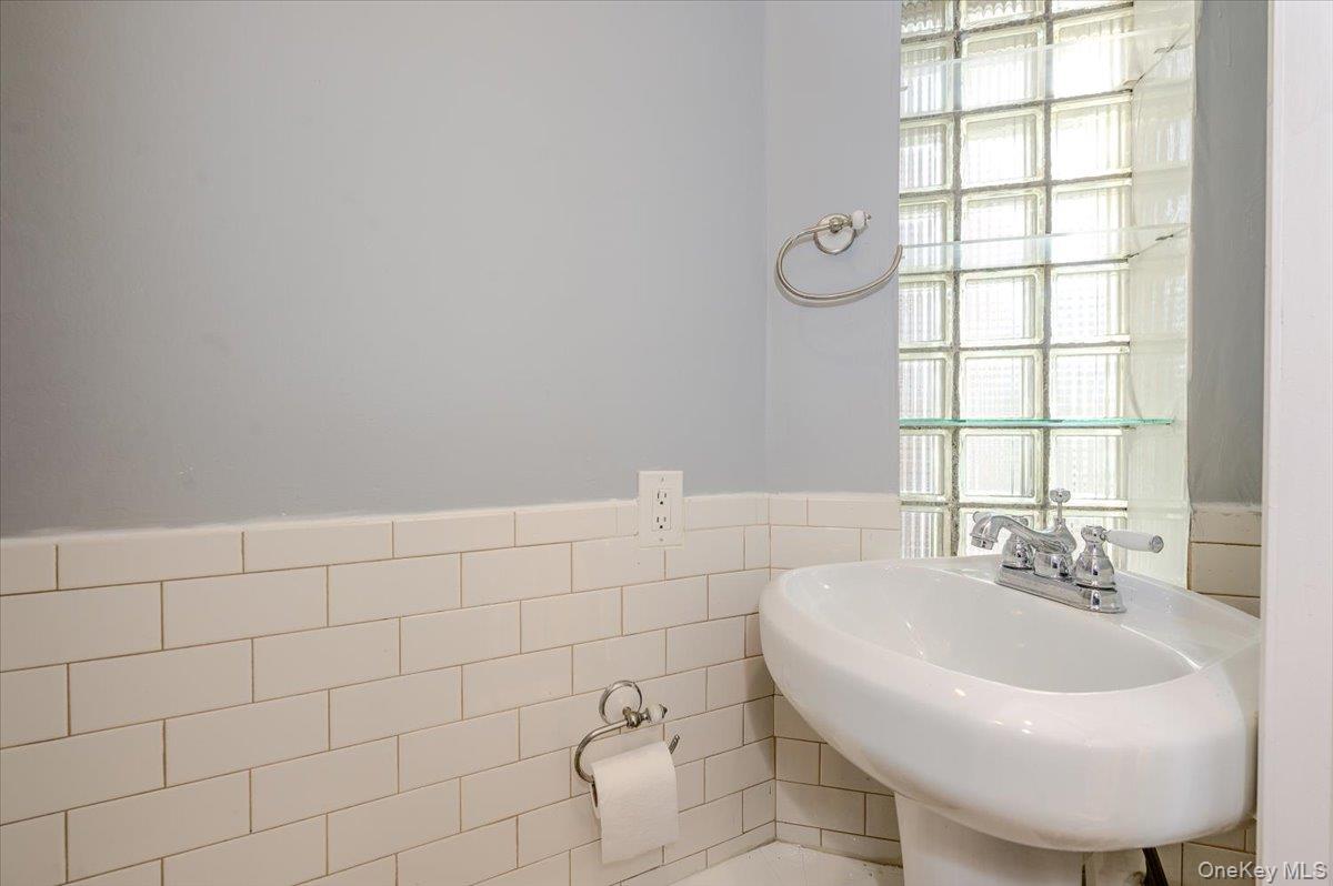 76-18 Utopia Parkway Property Photo 13