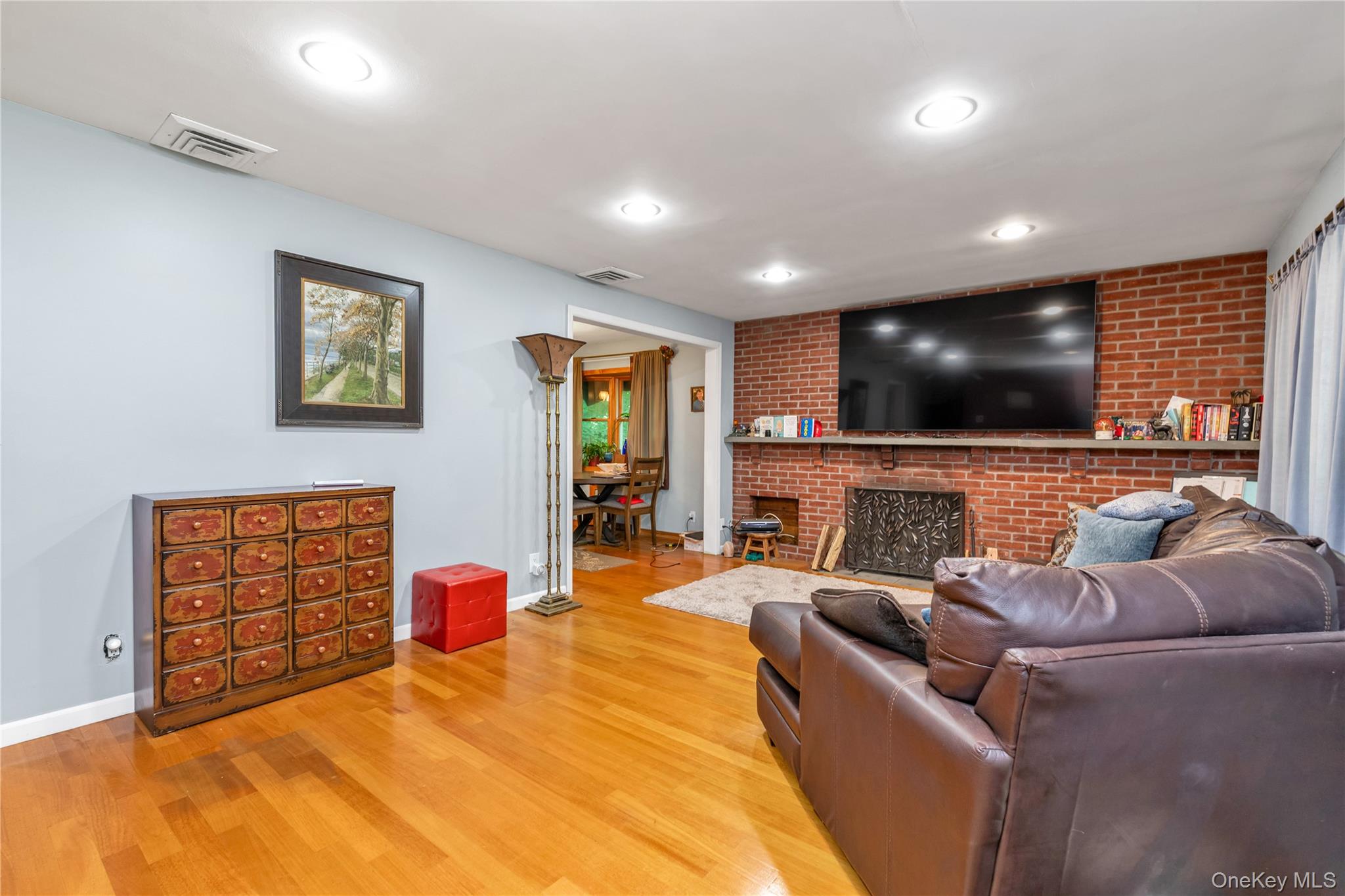 21 Laurel Avenue Property Photo 3