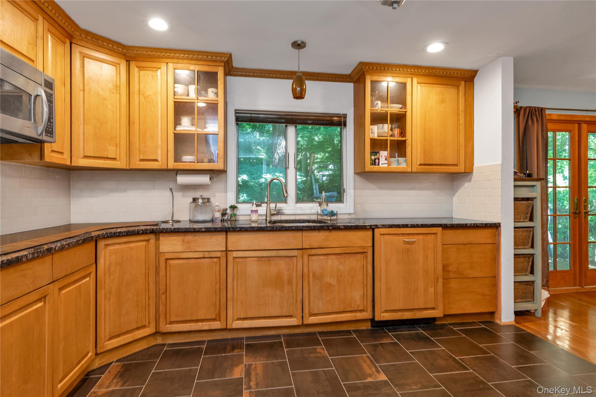 21 Laurel Avenue Property Photo 8