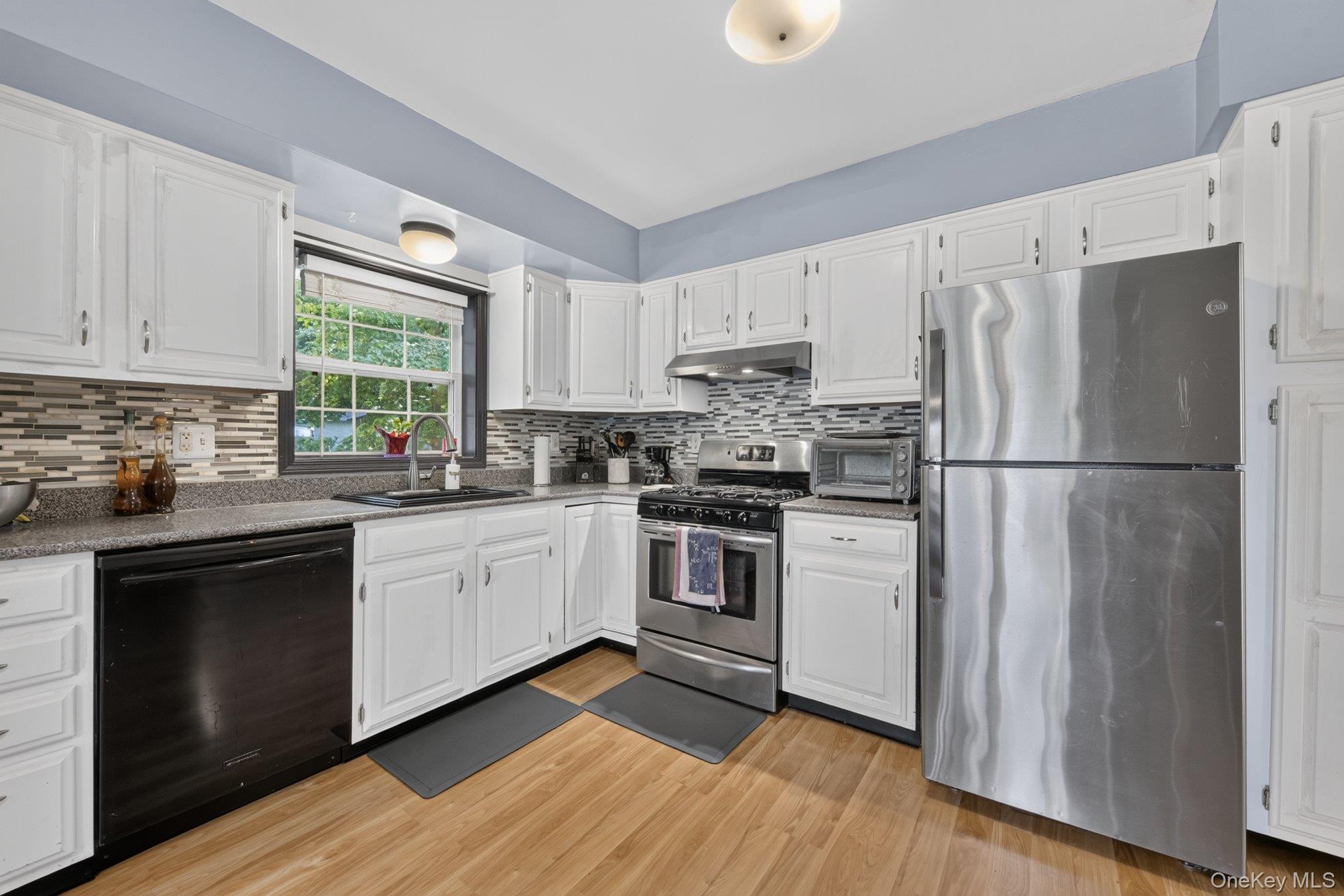 12 Pond Place Property Photo 13