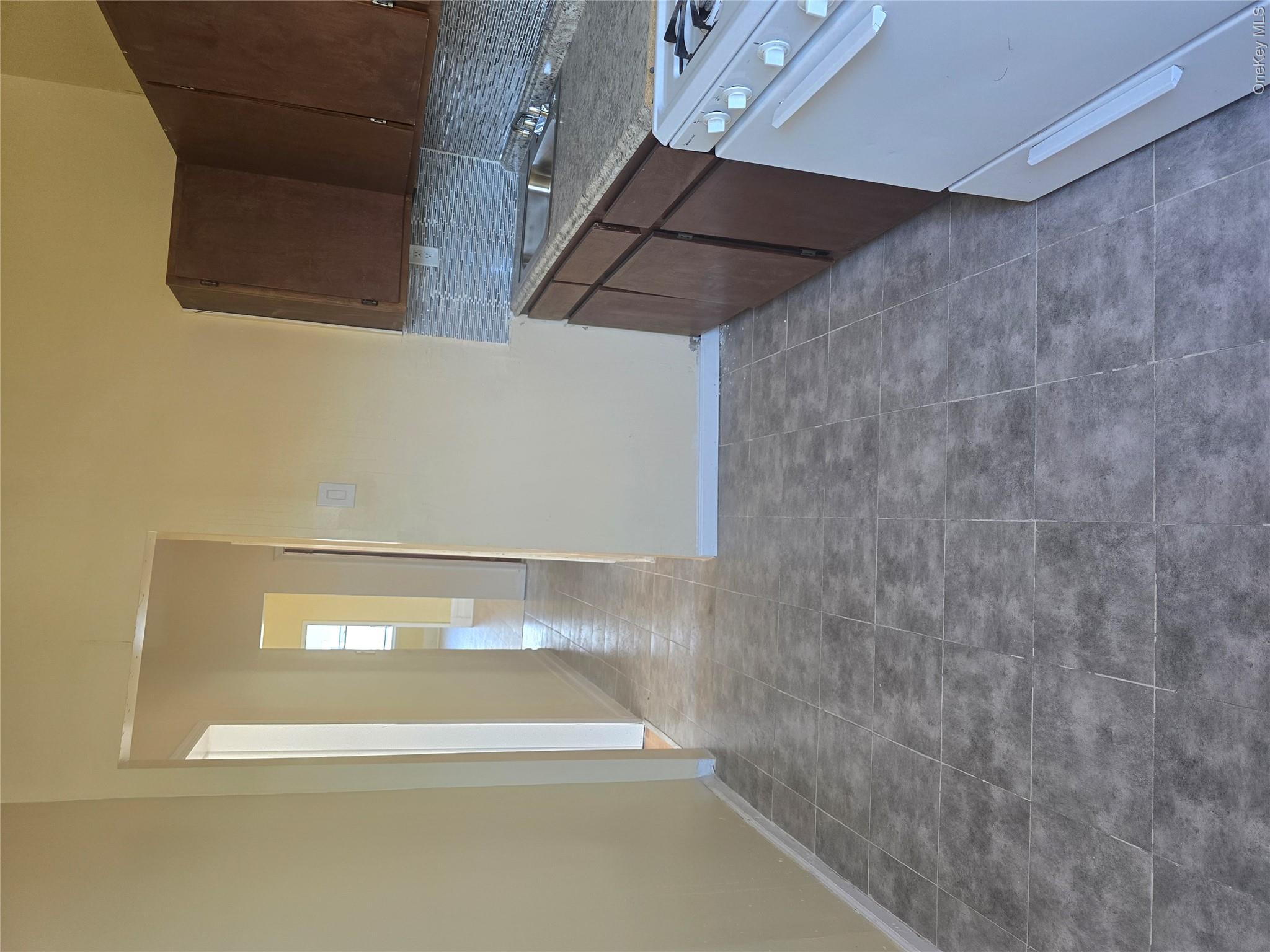 1460 Bryant Avenue Property Photo 2