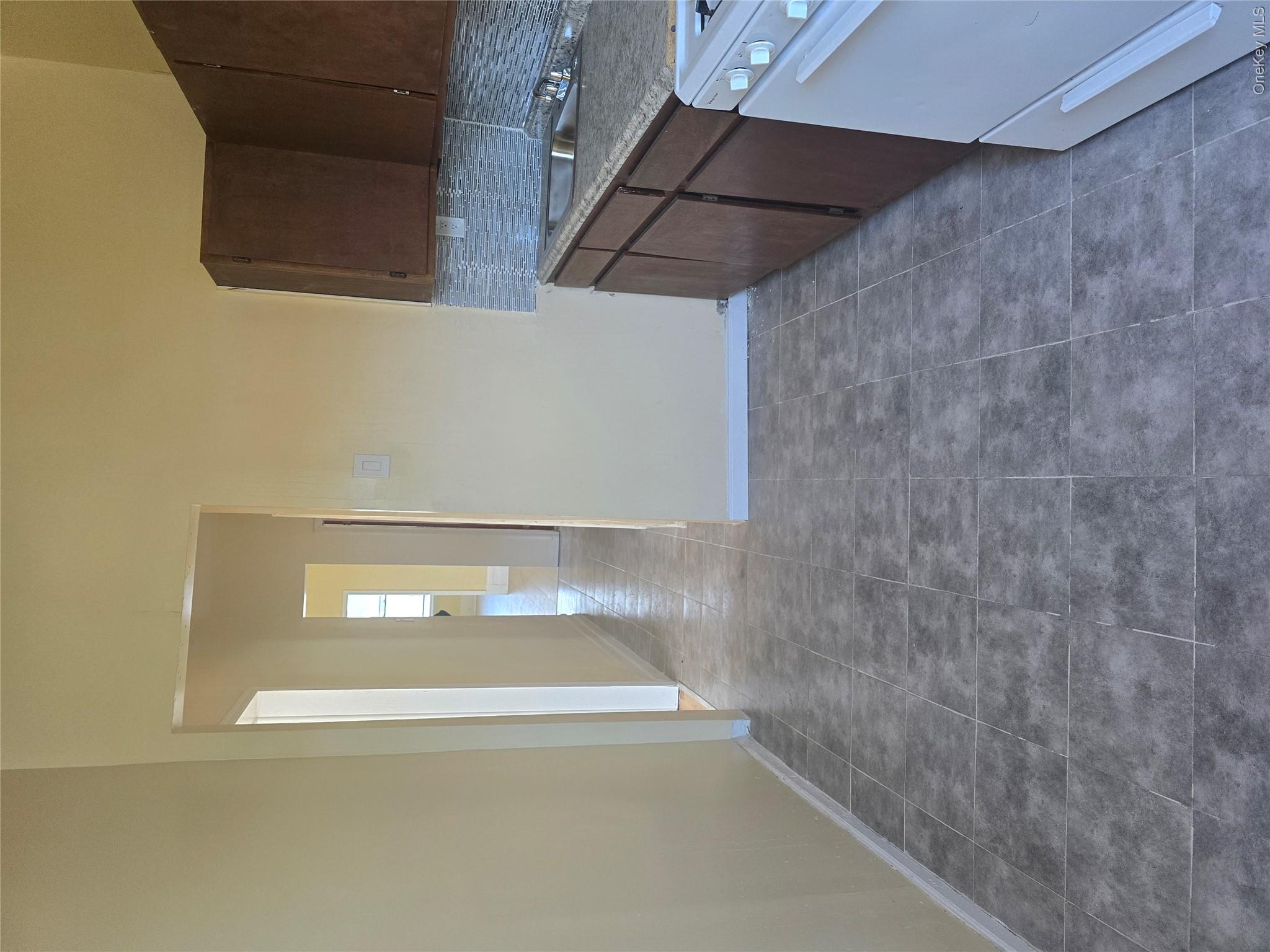 1460 Bryant Avenue Property Photo 3