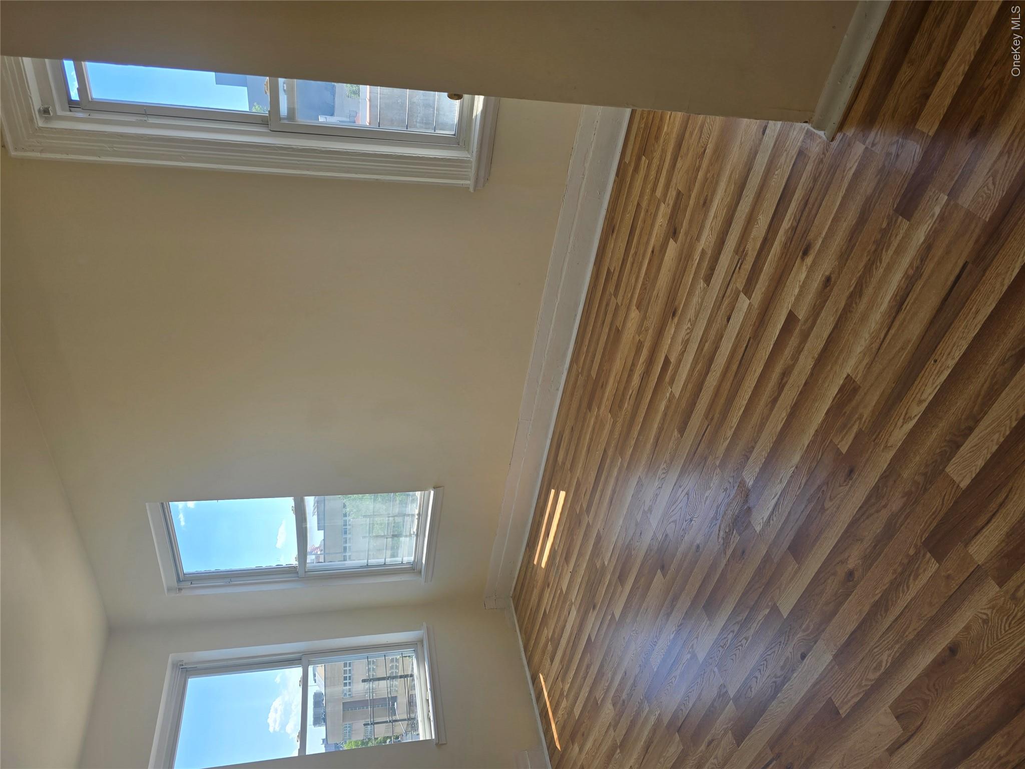 1460 Bryant Avenue Property Photo 4