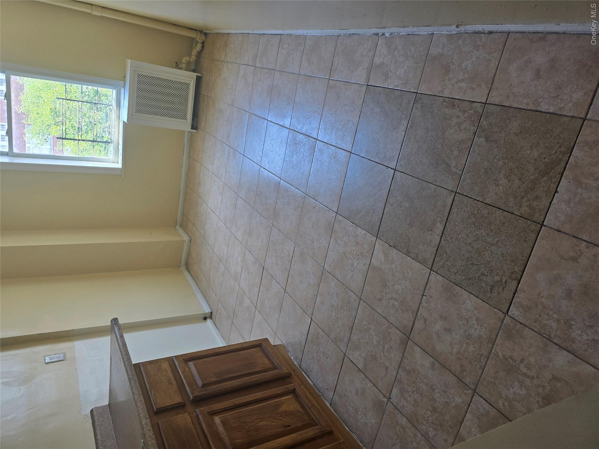 1460 Bryant Avenue Property Photo 12