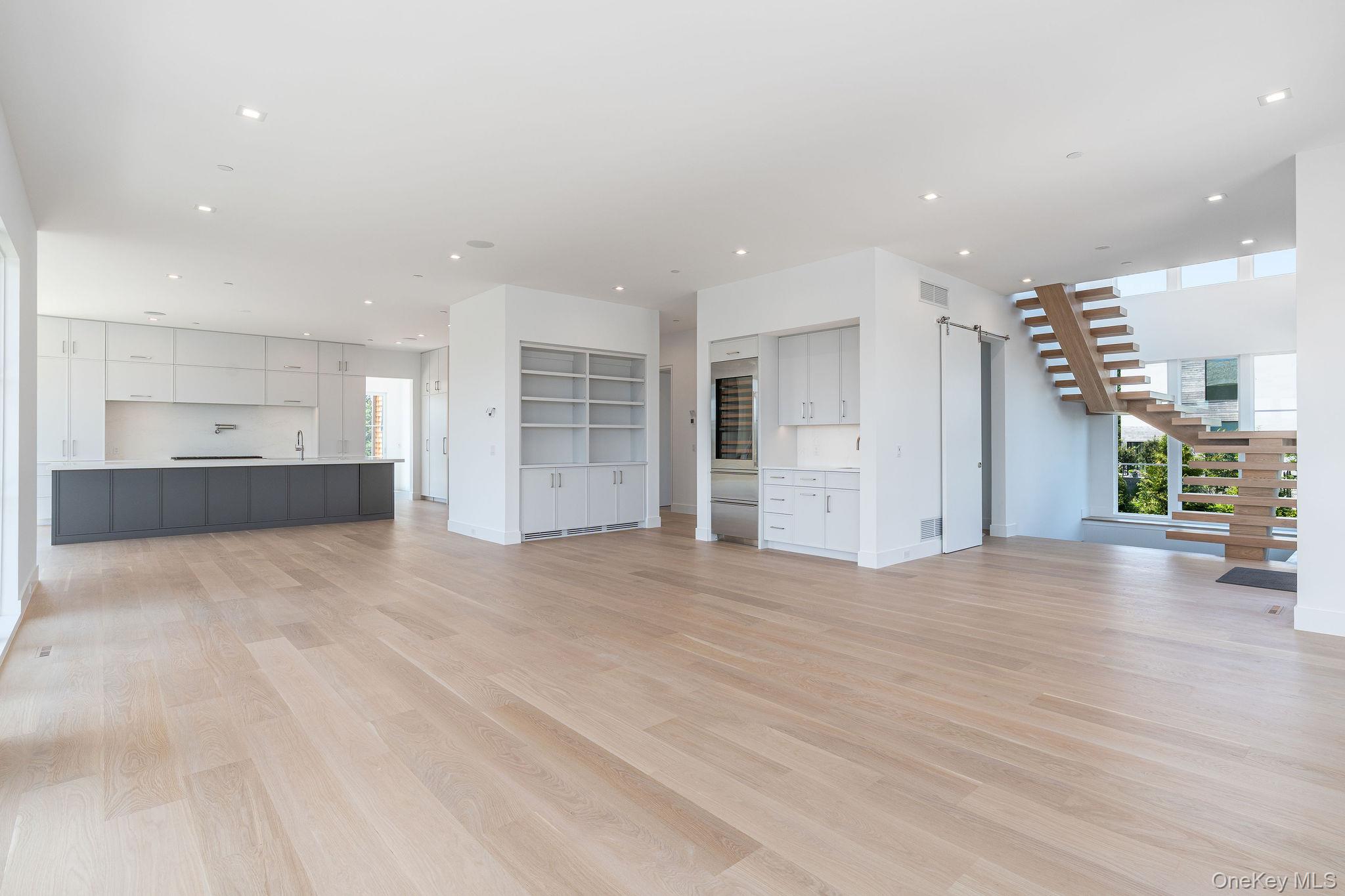9 E Division Street Property Photo 8