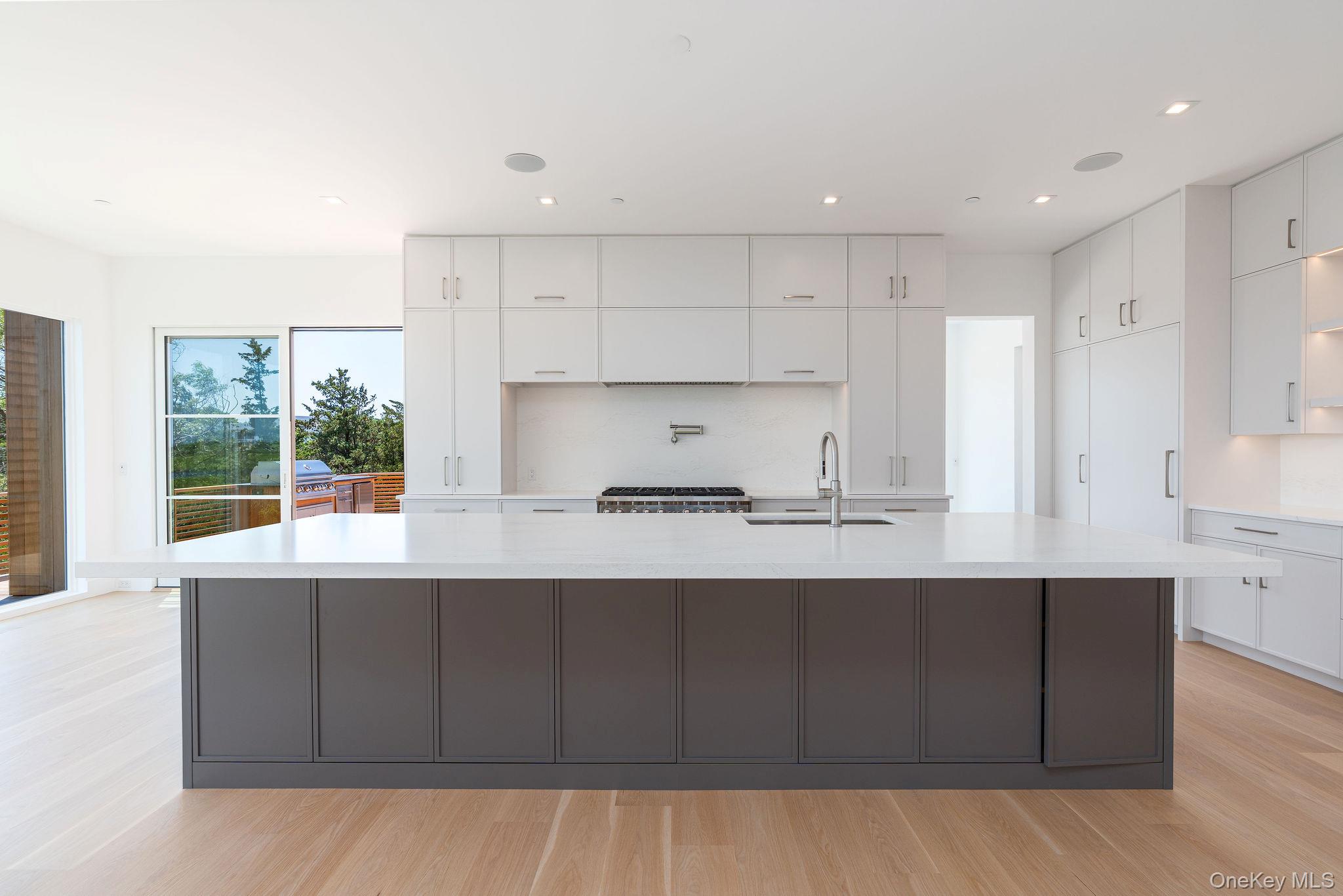 9 E Division Street Property Photo 9