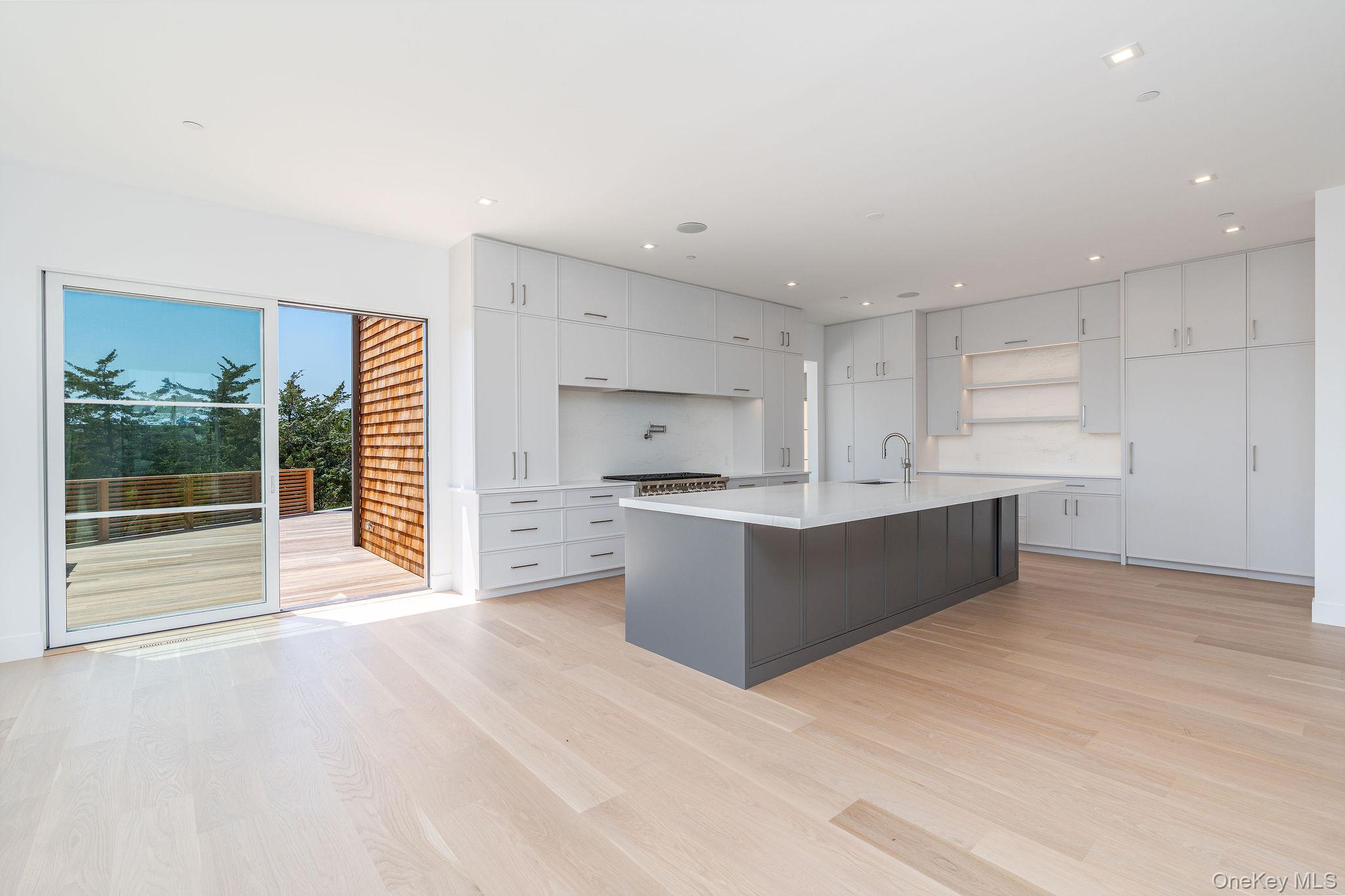 9 E Division Street Property Photo 10