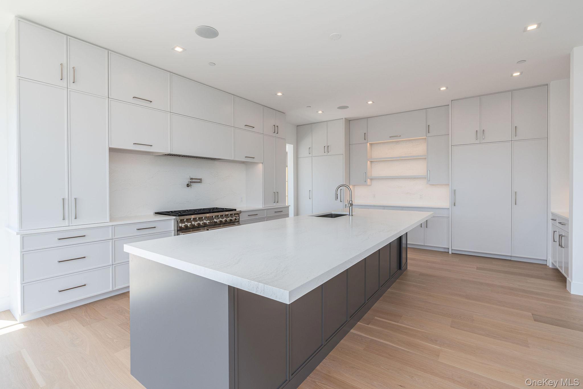 9 E Division Street Property Photo 11