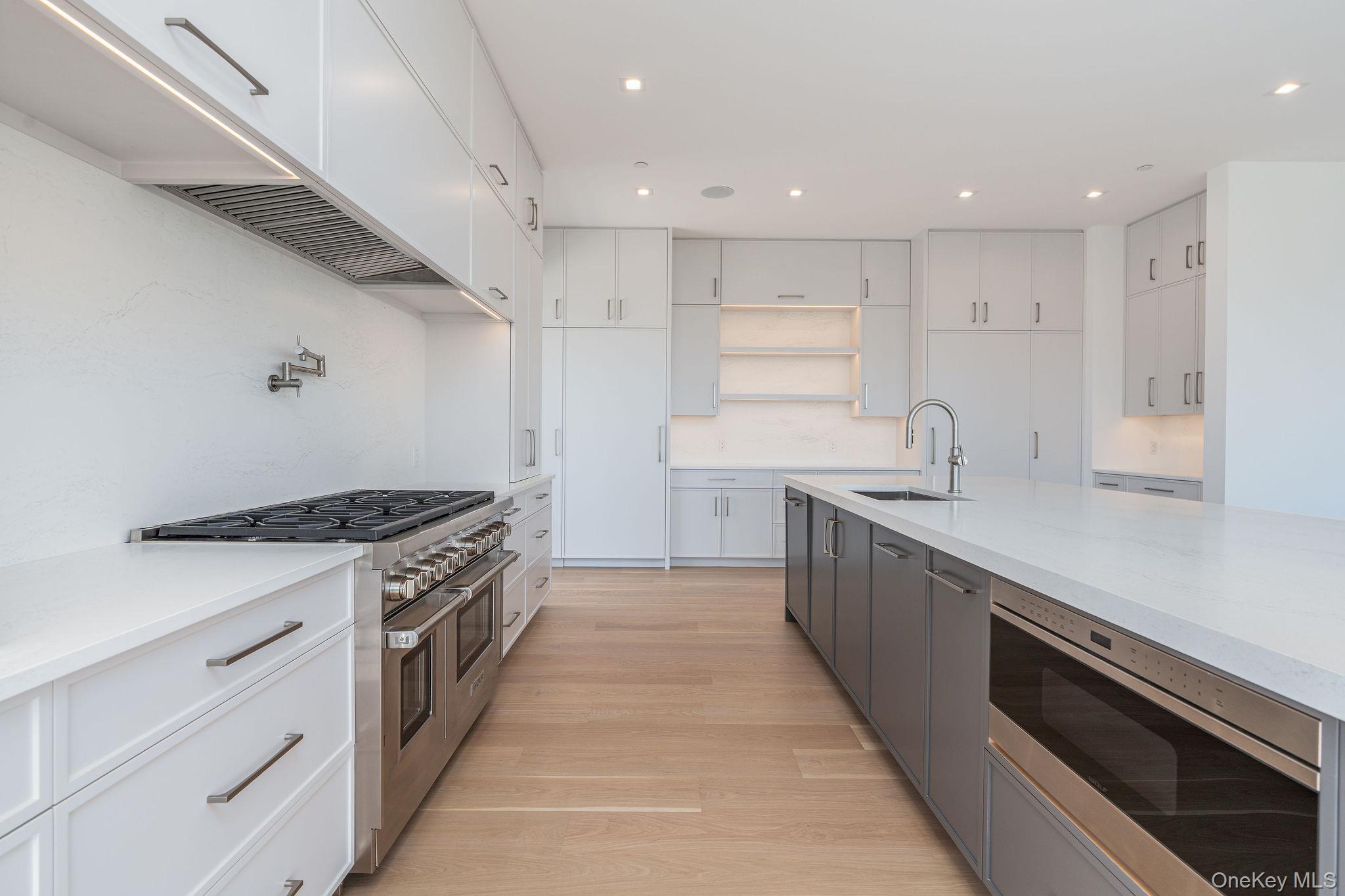 9 E Division Street Property Photo 12