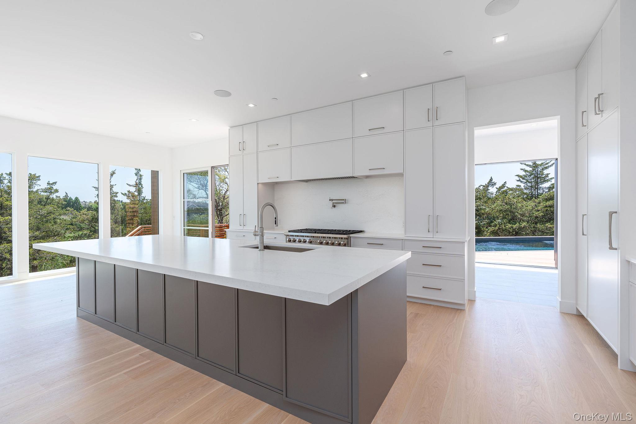 9 E Division Street Property Photo 13