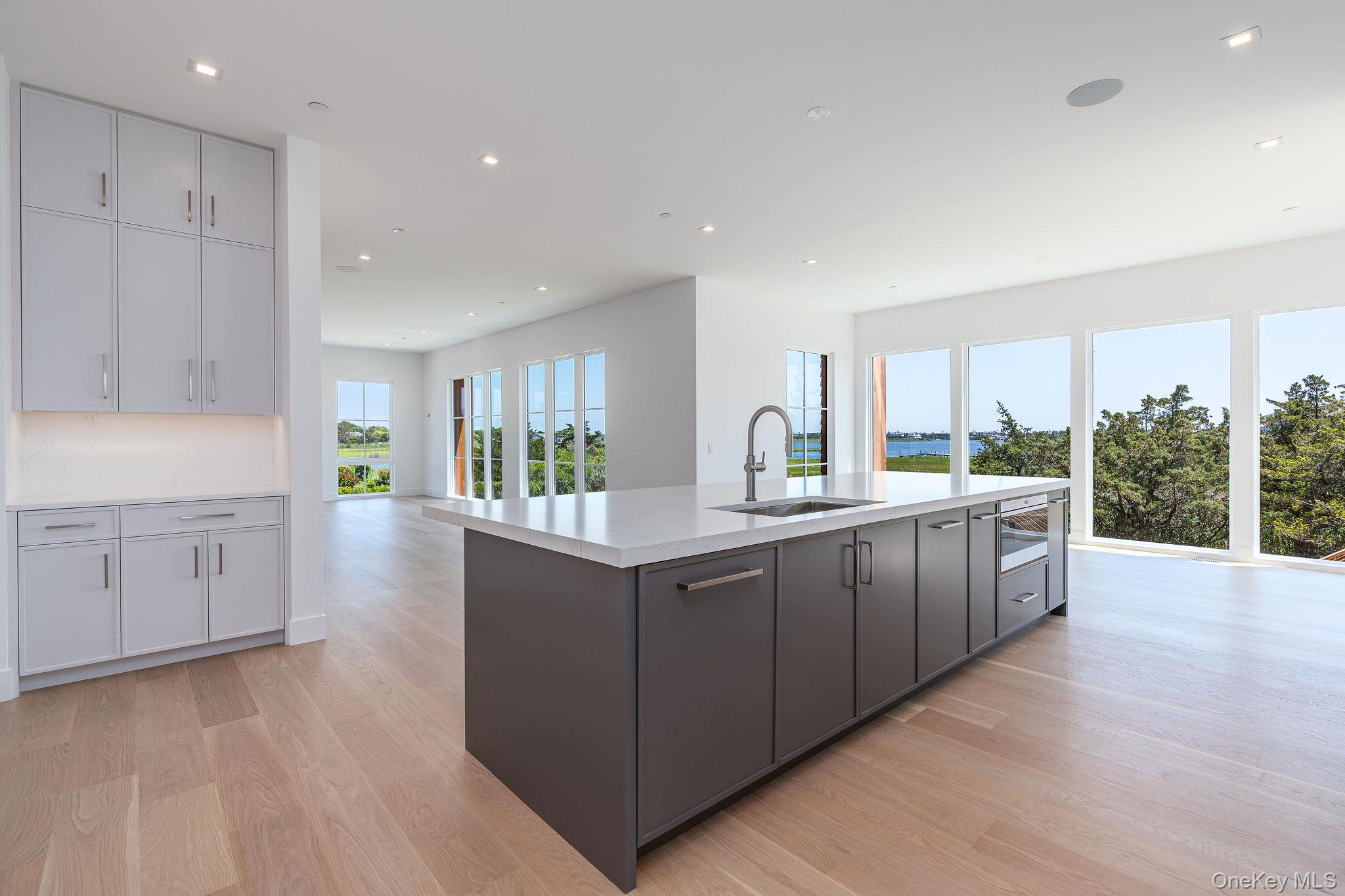 9 E Division Street Property Photo 15