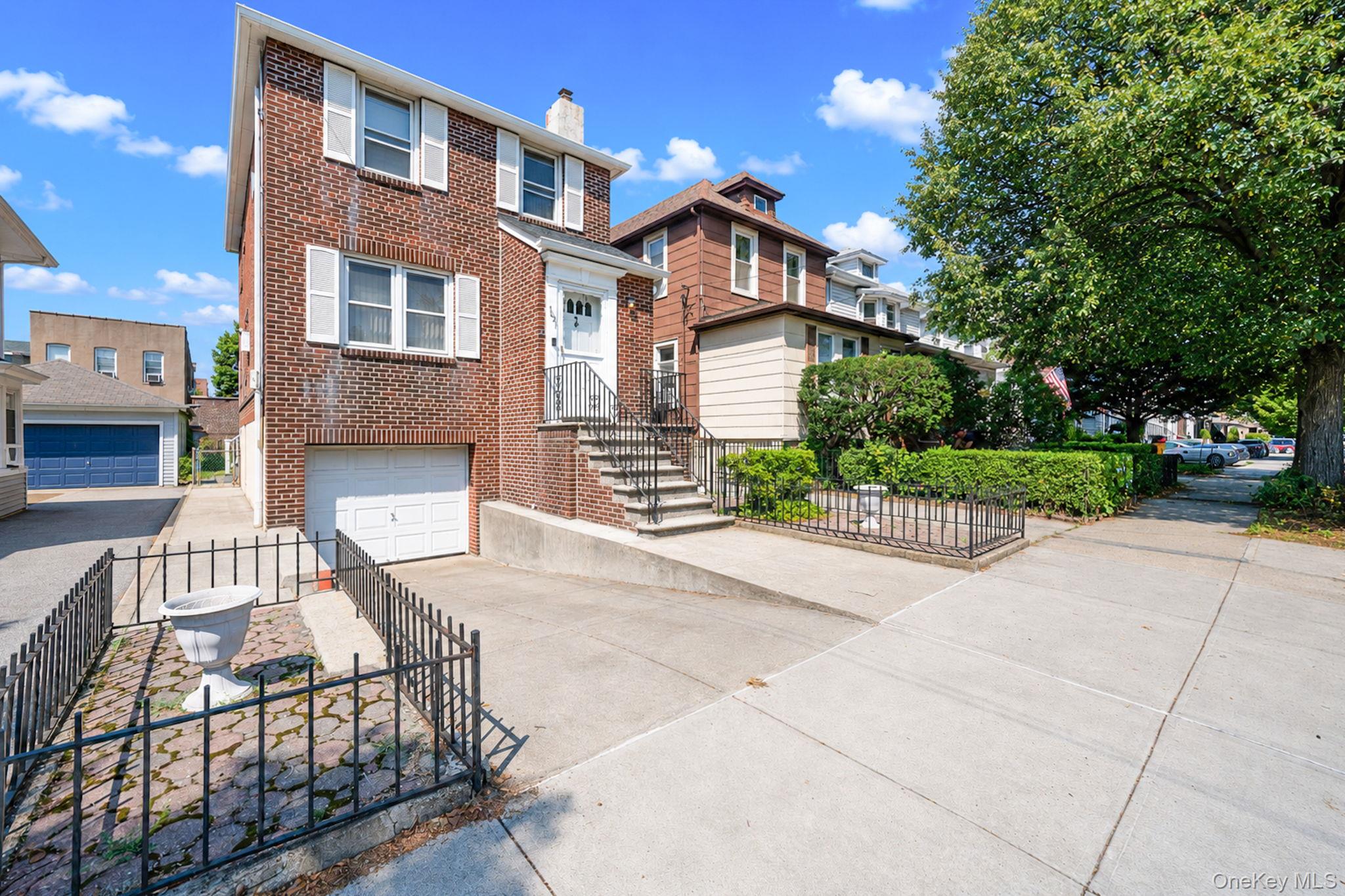 1621 Lurting Avenue Property Photo 3