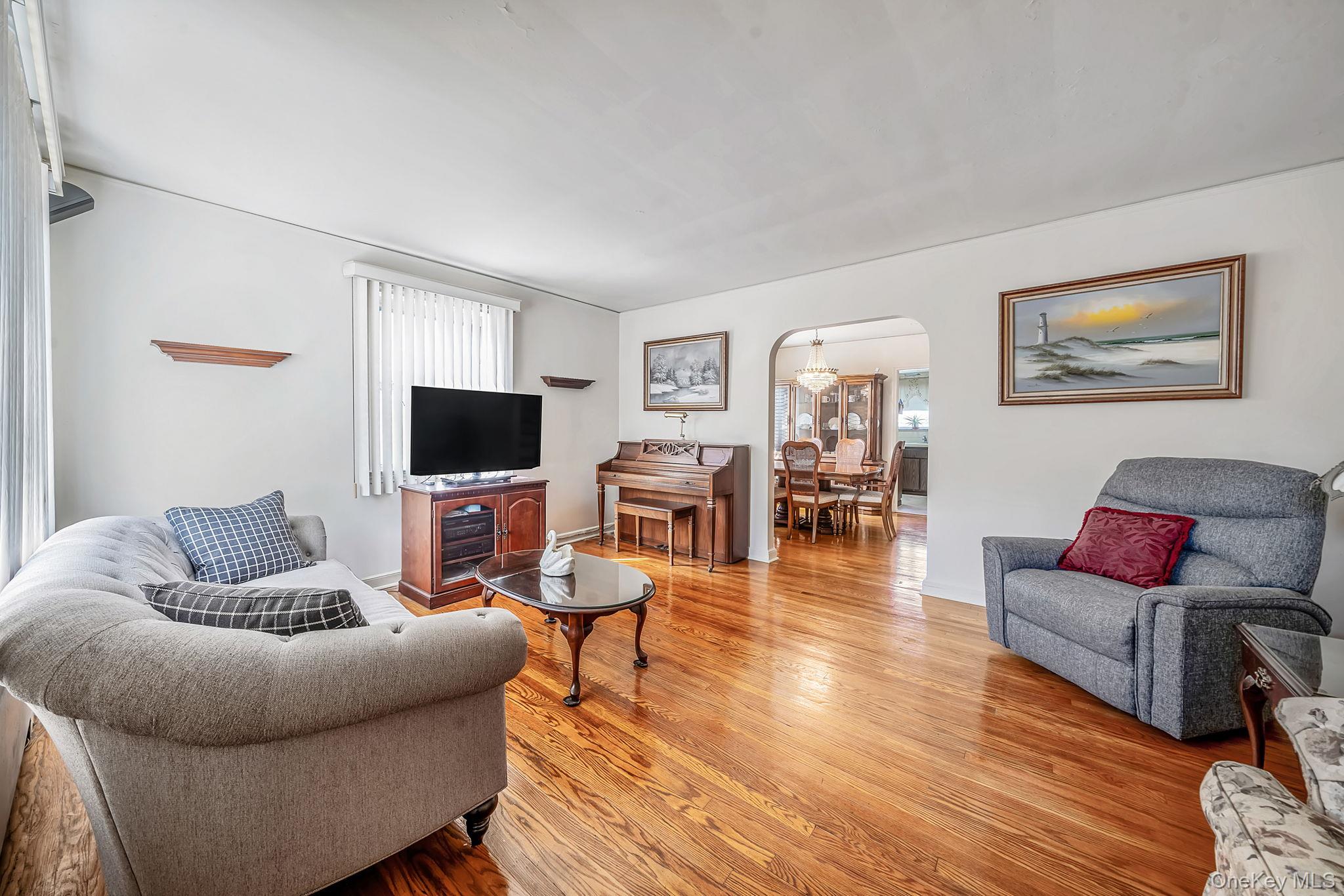 1621 Lurting Avenue Property Photo 4