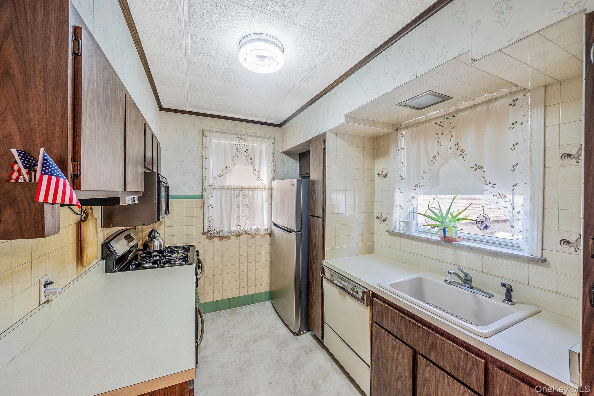 1621 Lurting Avenue Property Photo 8