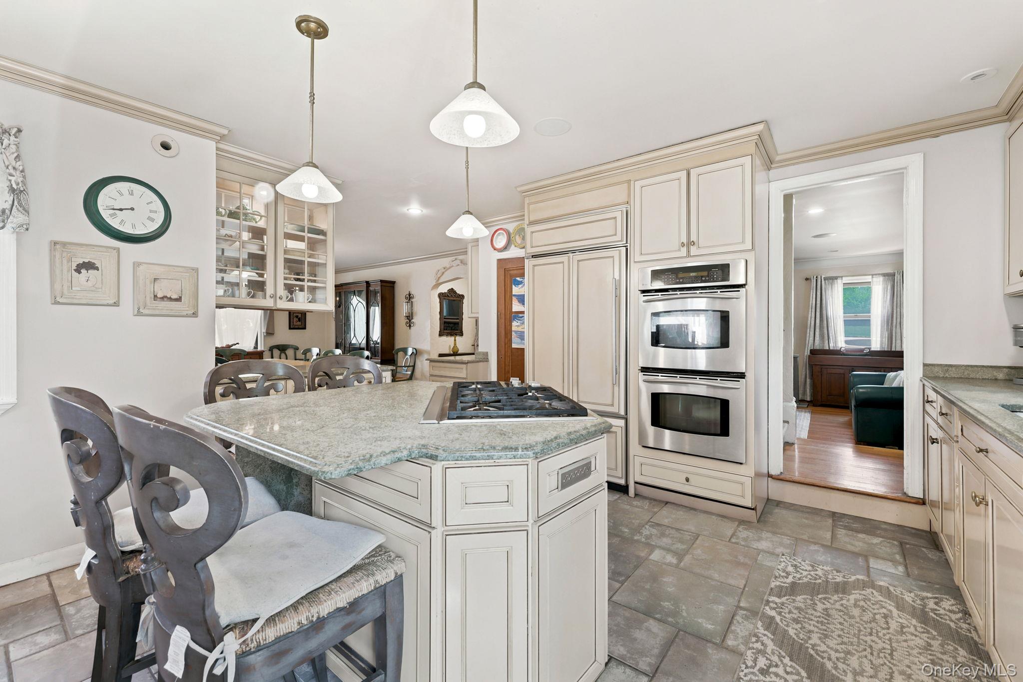 873 James Street Property Photo 4