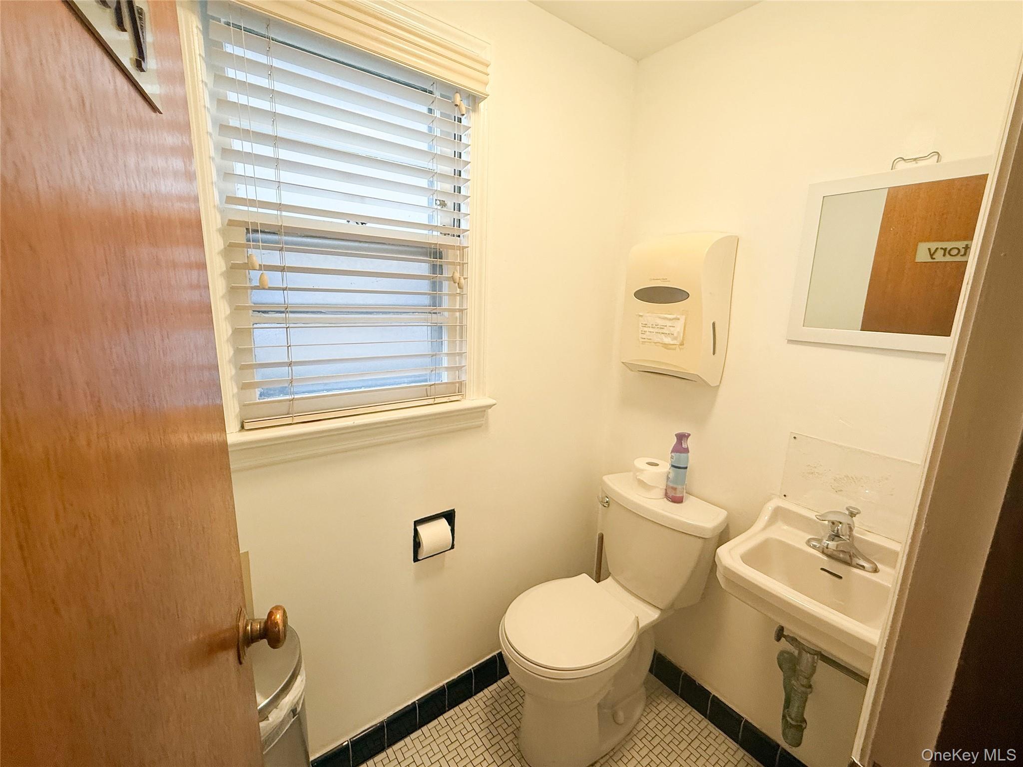 20917 Union Turnpike Property Photo 7