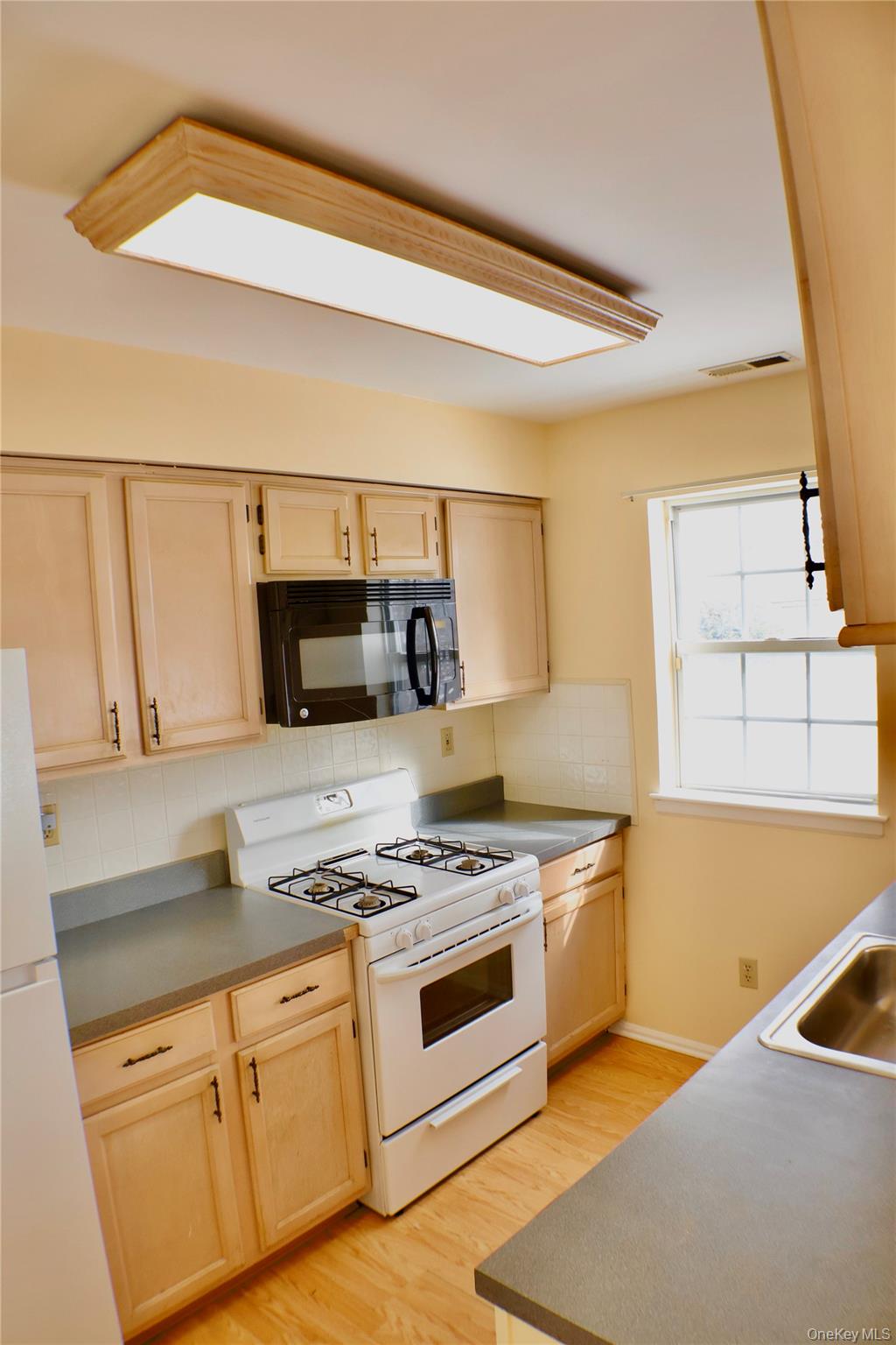 305 Gazebo Court Property Photo 4