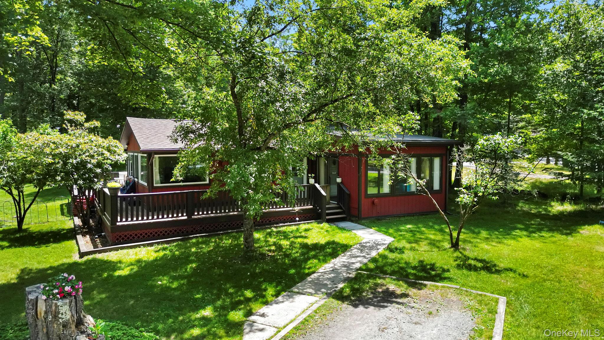 6 Berkshire Trail Property Photo 2