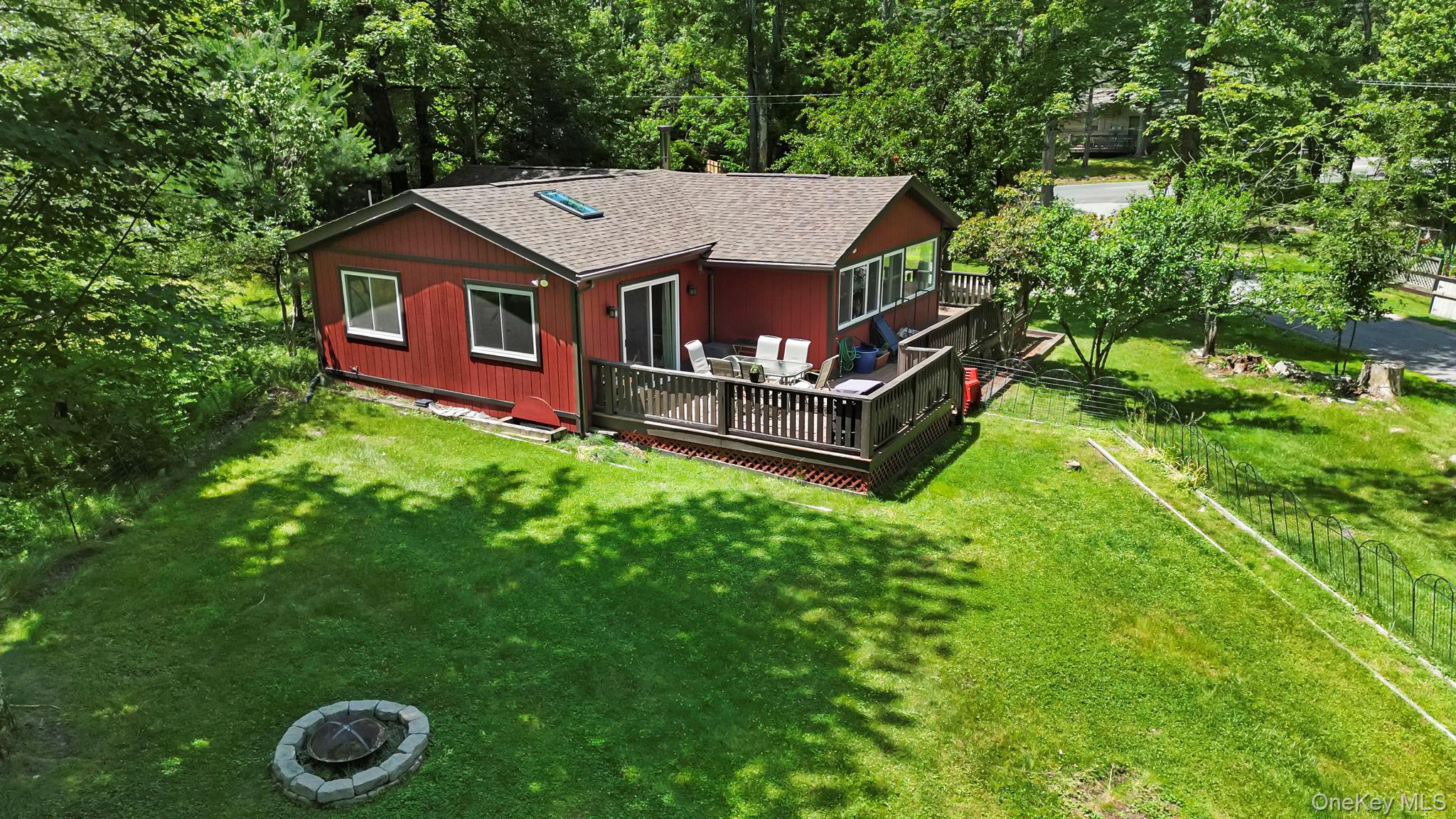 6 Berkshire Trail Property Photo 4
