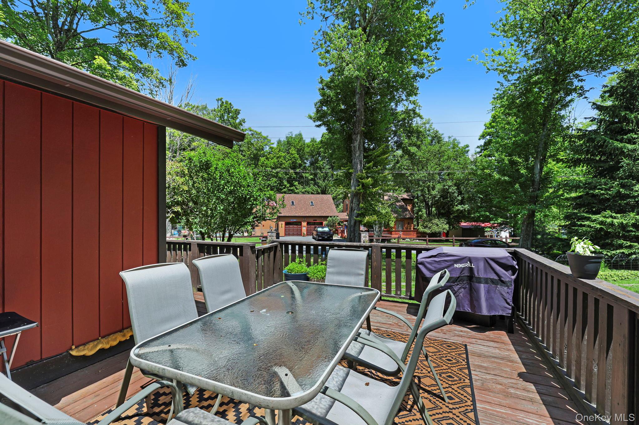 6 Berkshire Trail Property Photo 32
