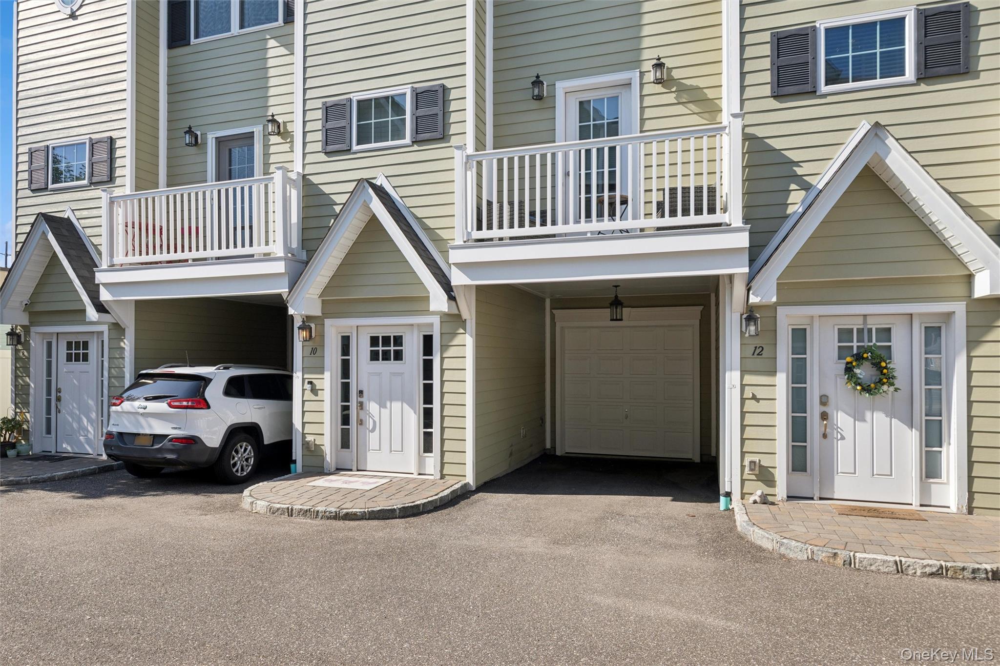 10 Hearthstone Court Property Photo 2