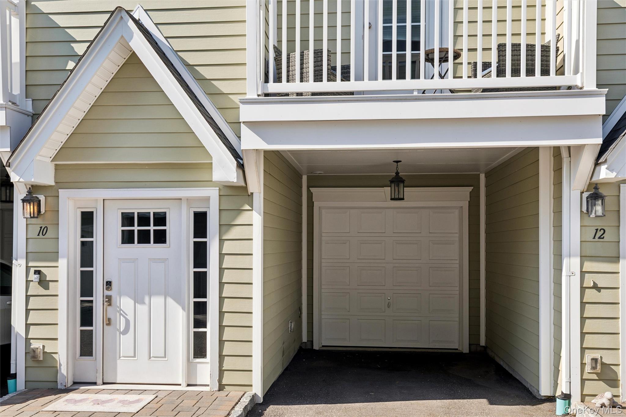 10 Hearthstone Court Property Photo 3