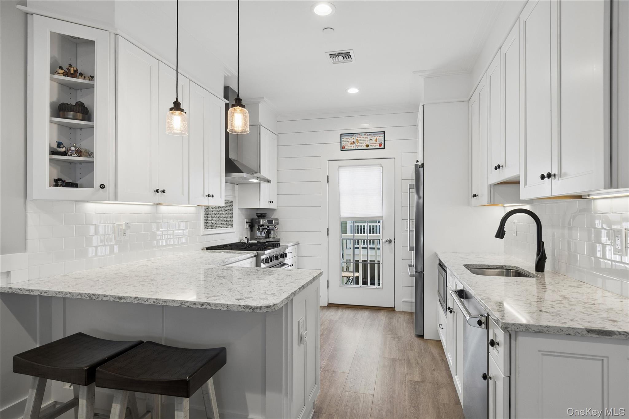 10 Hearthstone Court Property Photo 8