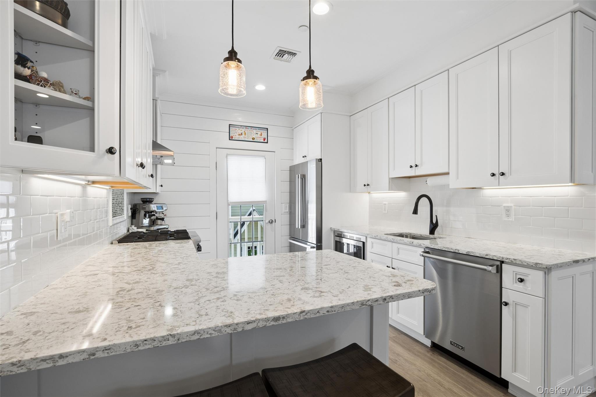 10 Hearthstone Court Property Photo 9