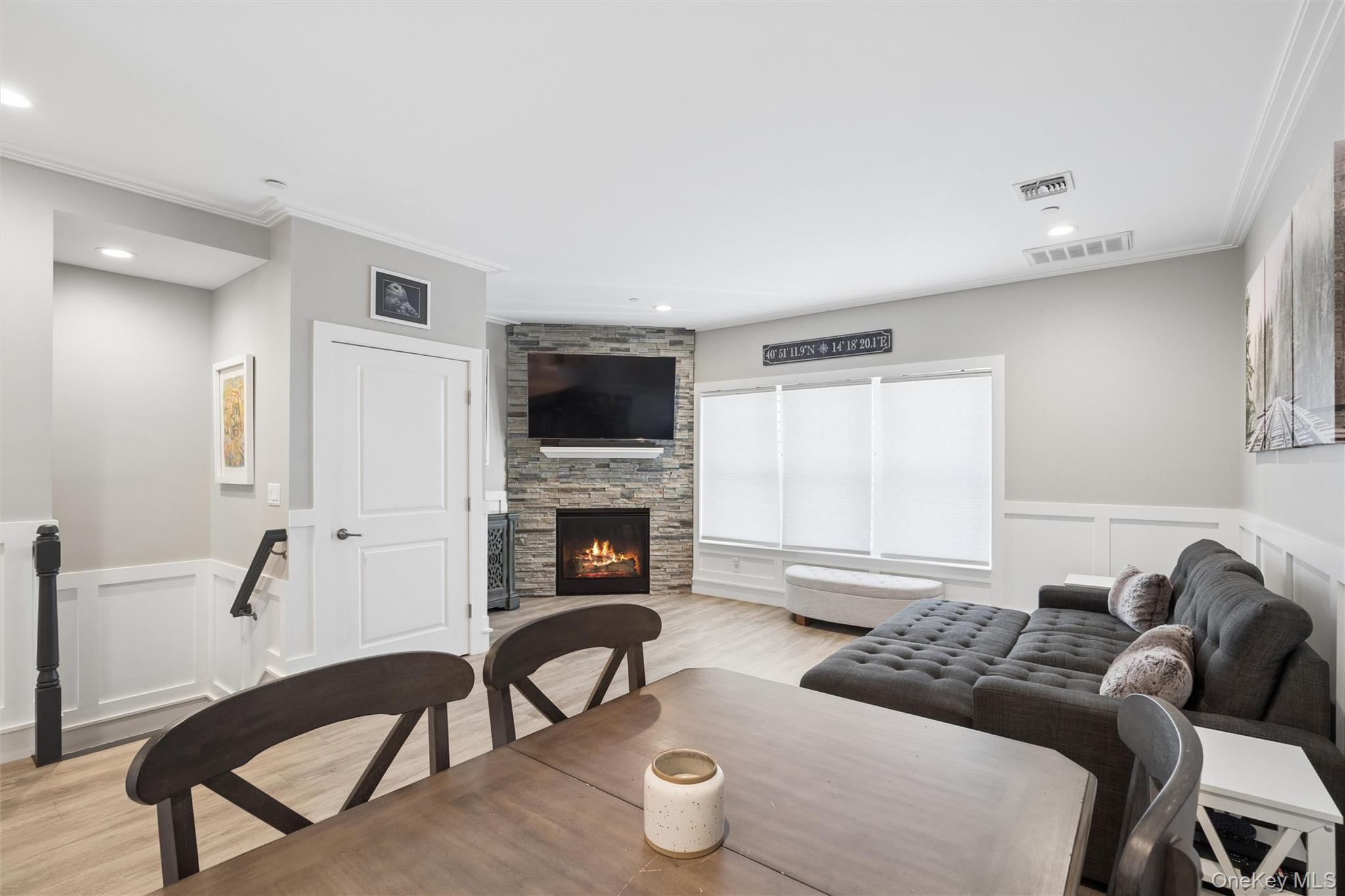 10 Hearthstone Court Property Photo 13