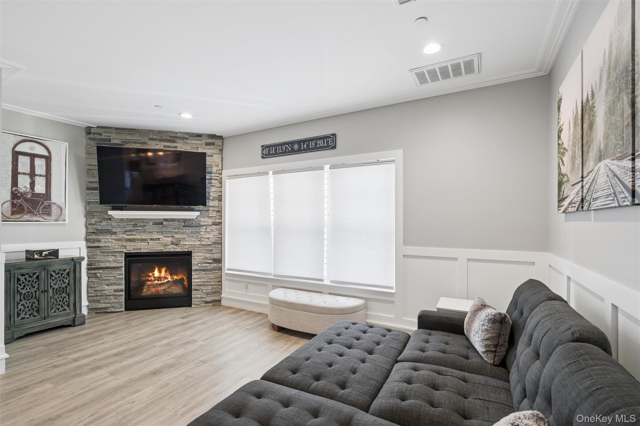10 Hearthstone Court Property Photo 14