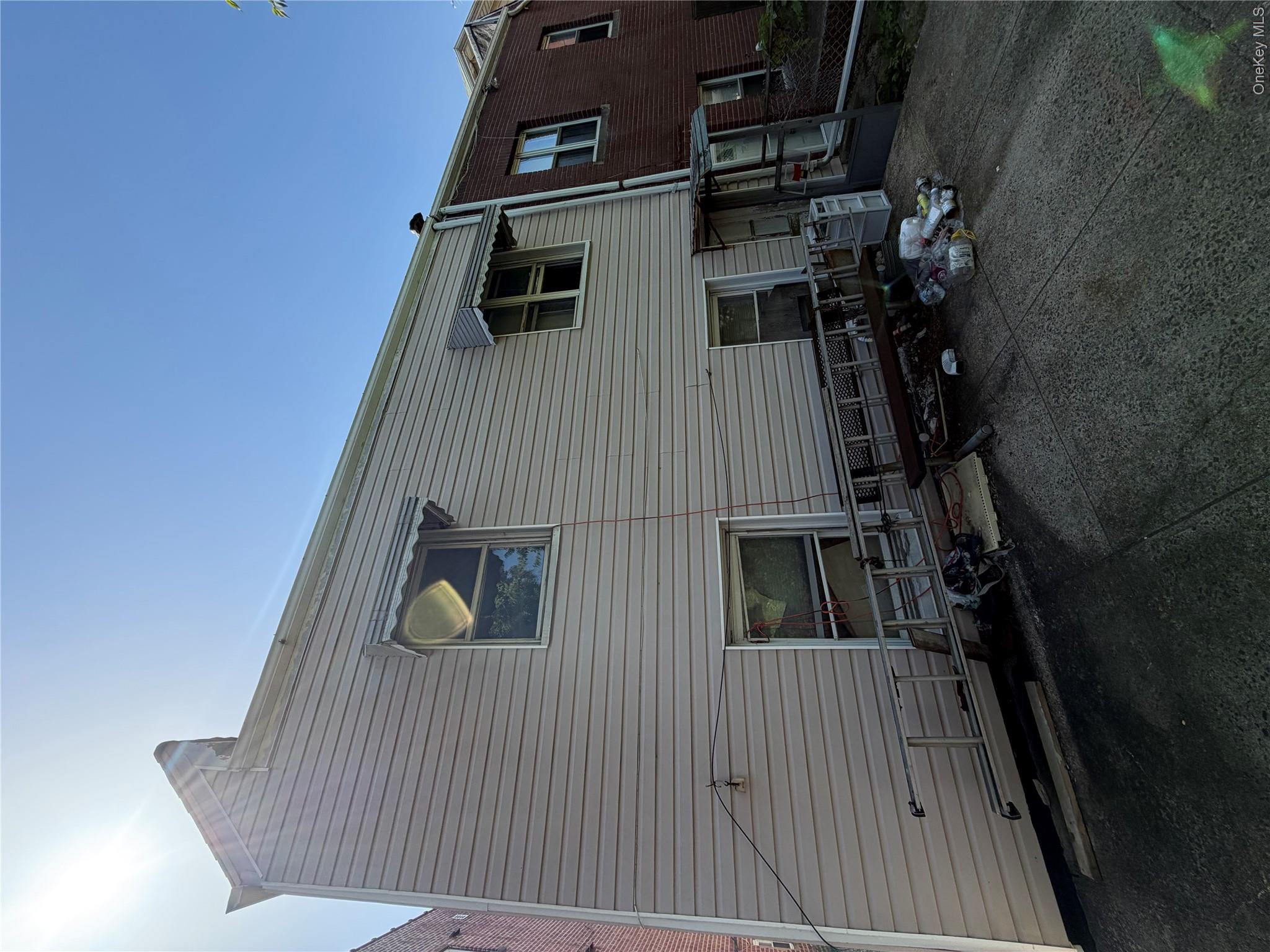 2928 Fenton Avenue Property Photo 2