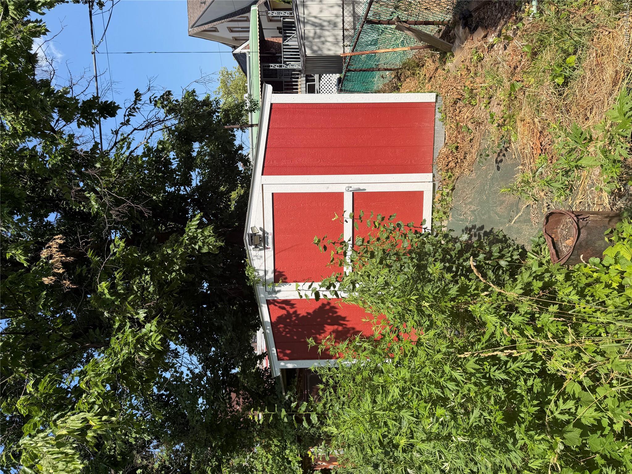2928 Fenton Avenue Property Photo 3