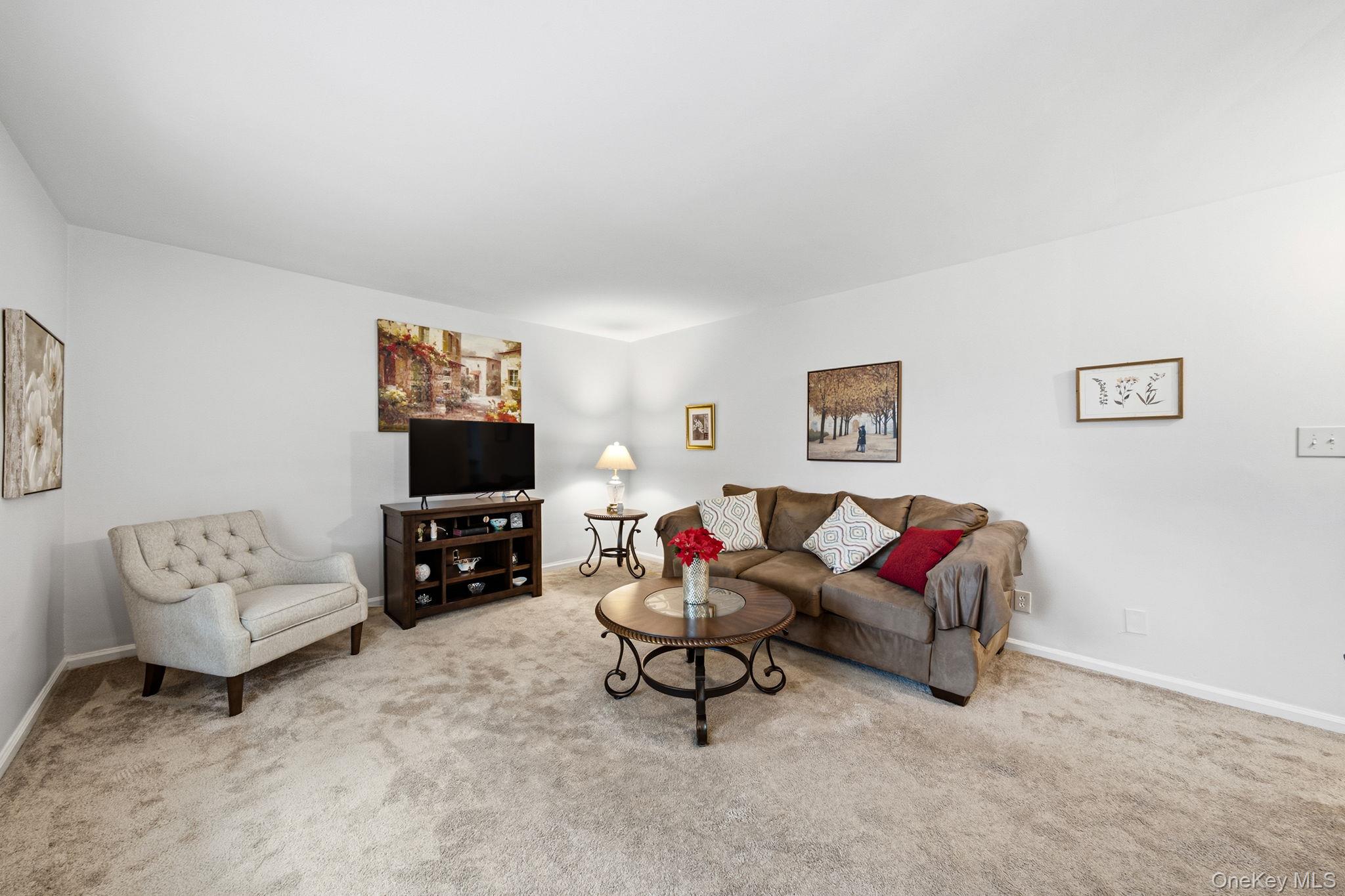 172 Edmunton D 8 Property Photo 4