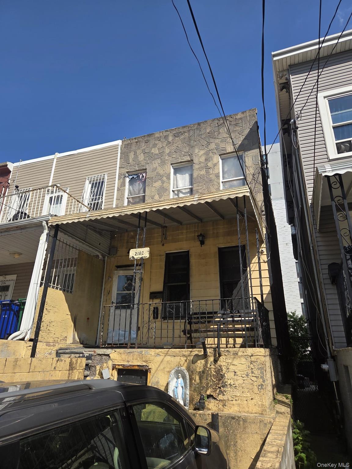 2182 Bathgate Avenue Property Photo 1