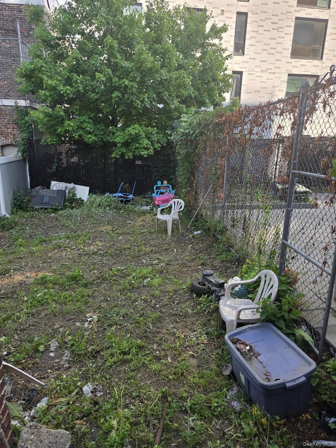 2182 Bathgate Avenue Property Photo 4