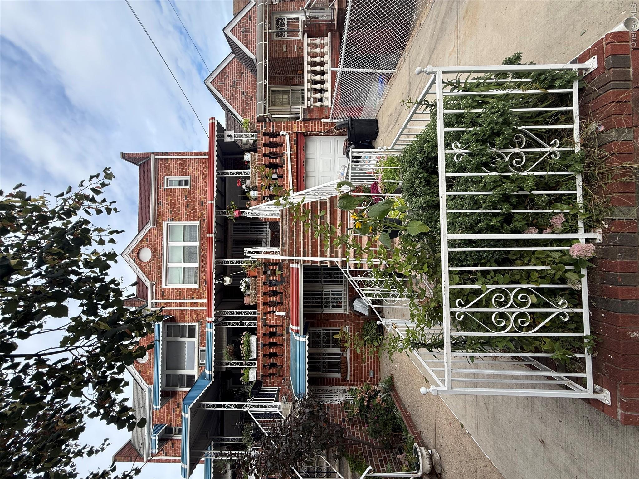 201 E 59th Street Property Photo 1