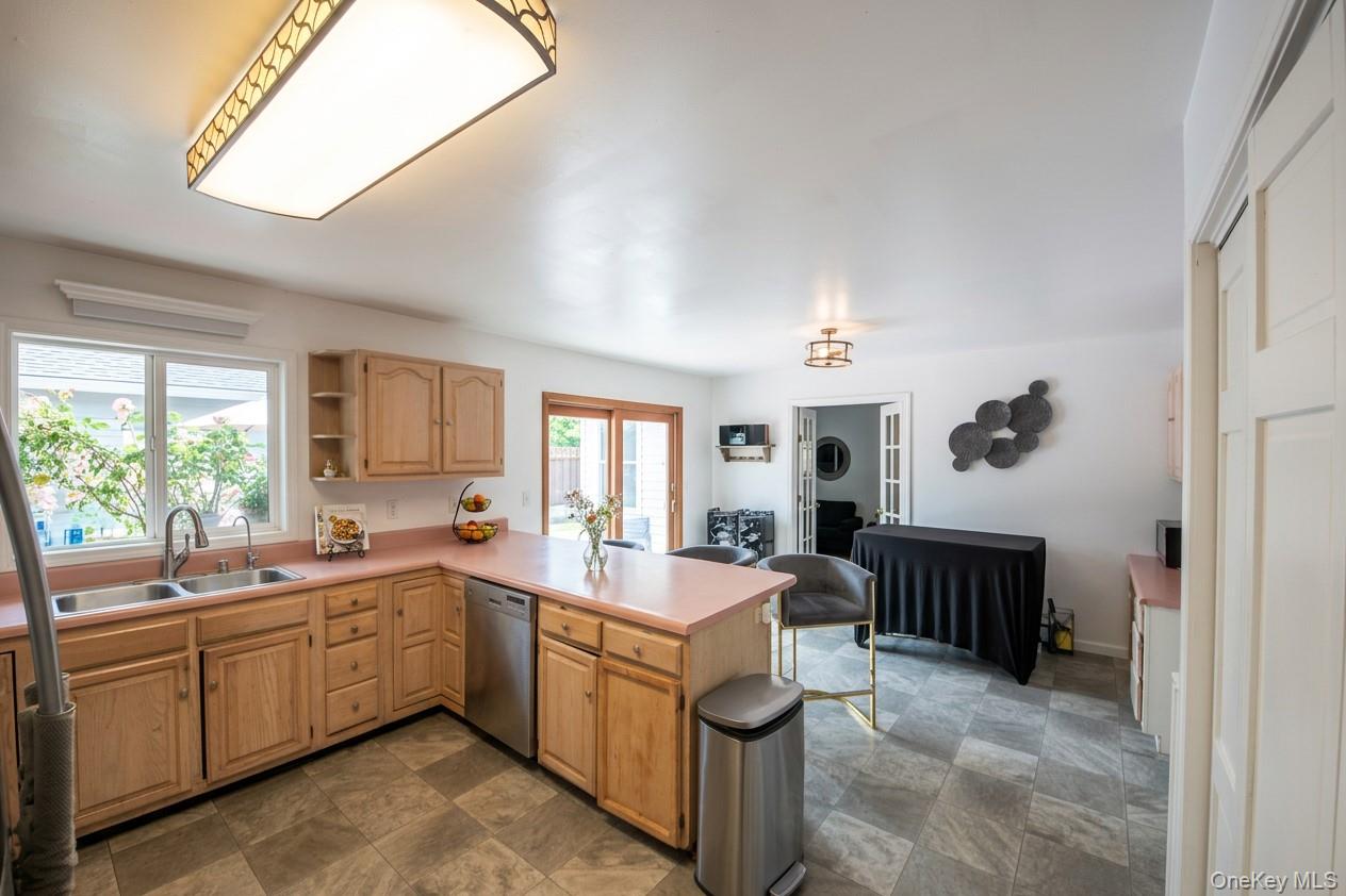 825 Peenpack Trail Property Photo 4