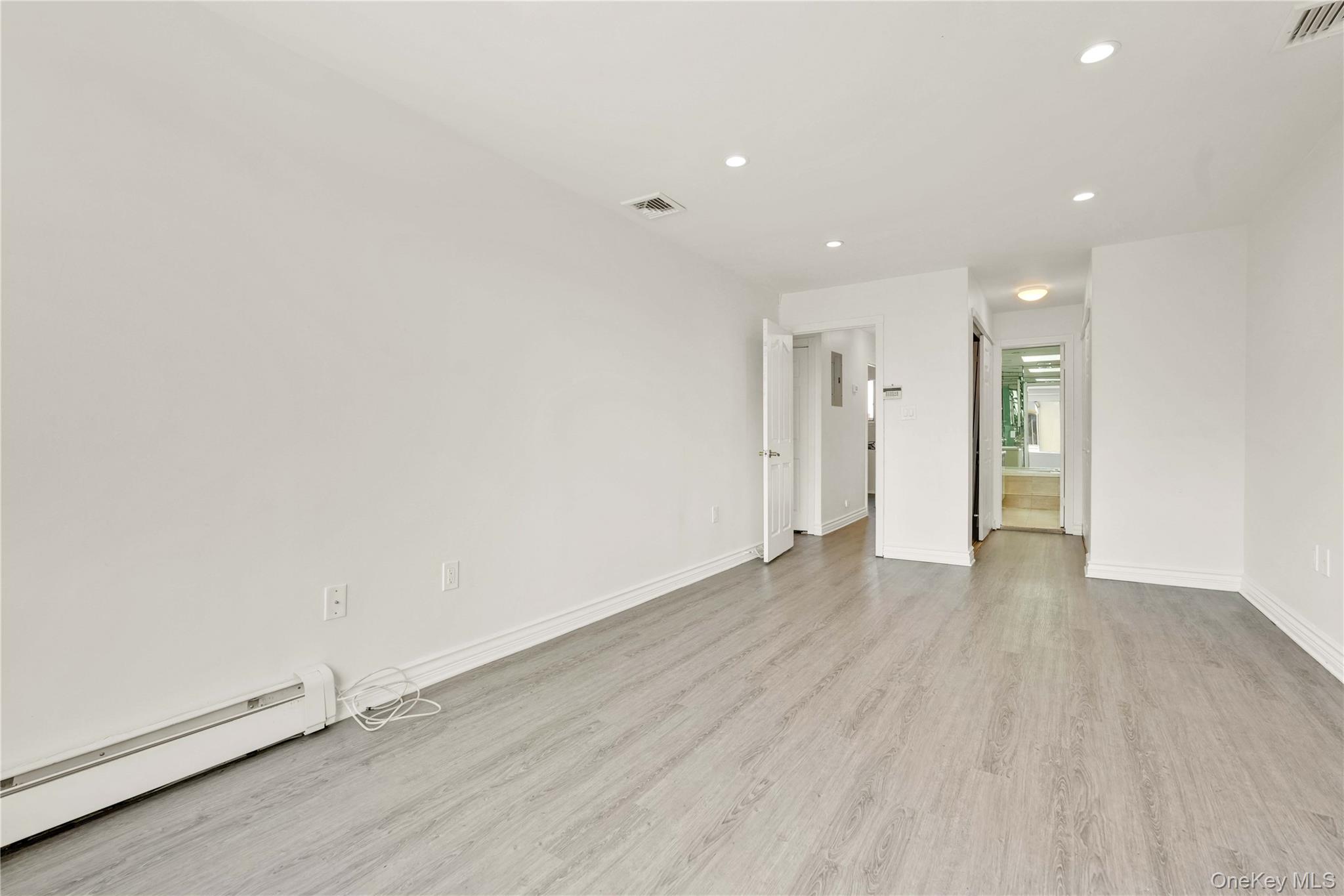 120-09 Riviera Court 10b Property Photo 33