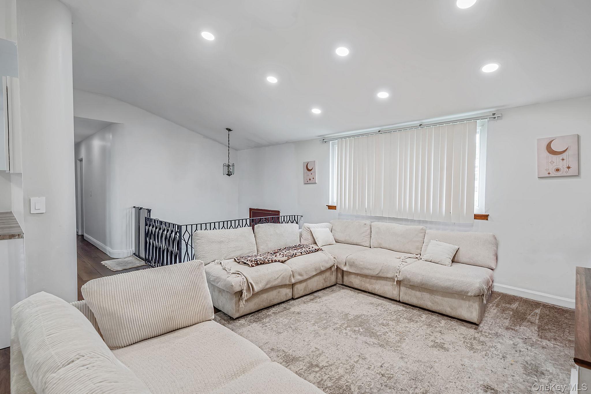 10 Arrowhead Court Property Photo 3
