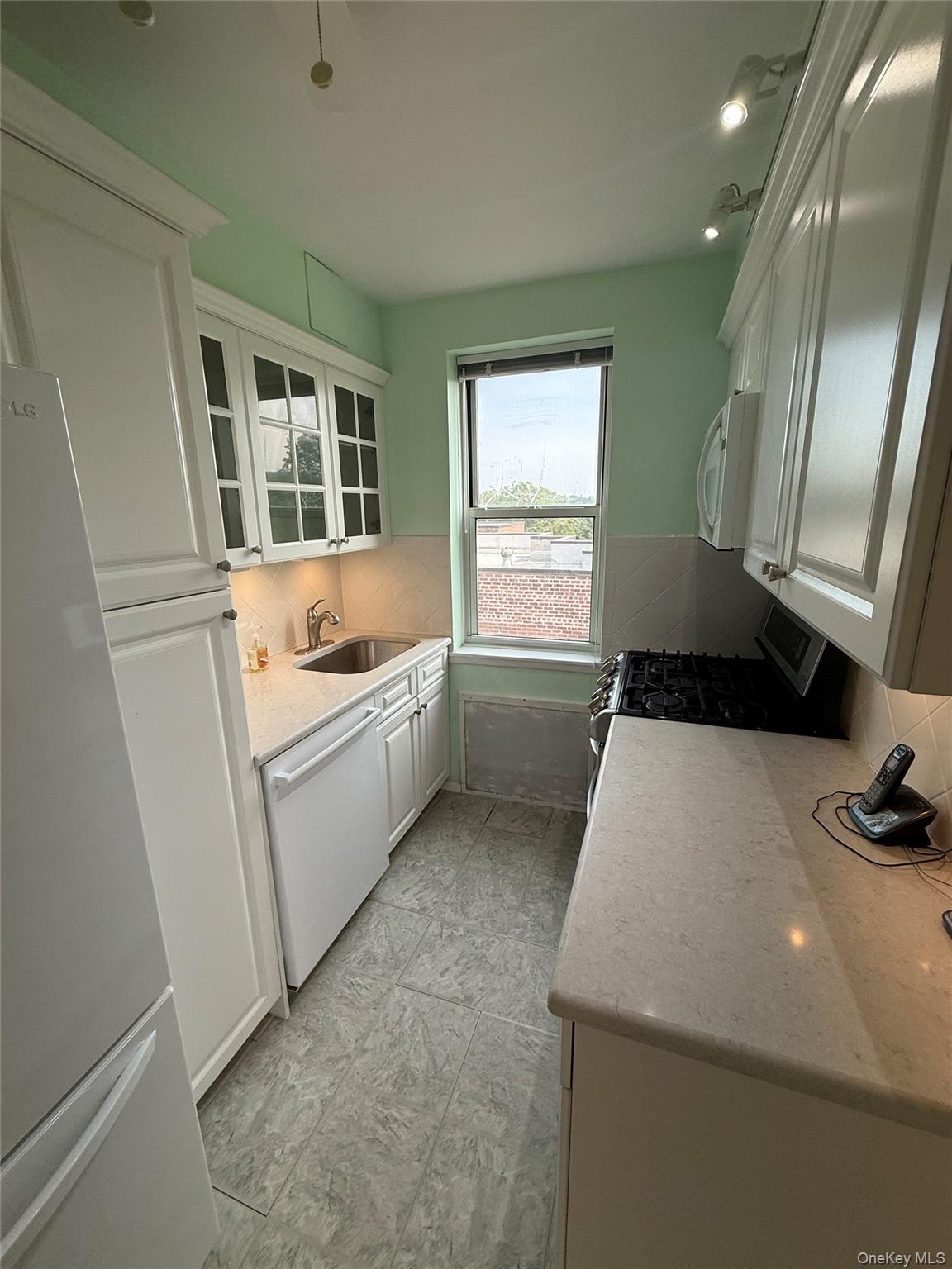 120 Hartsdale E Avenue 7f Property Photo 15
