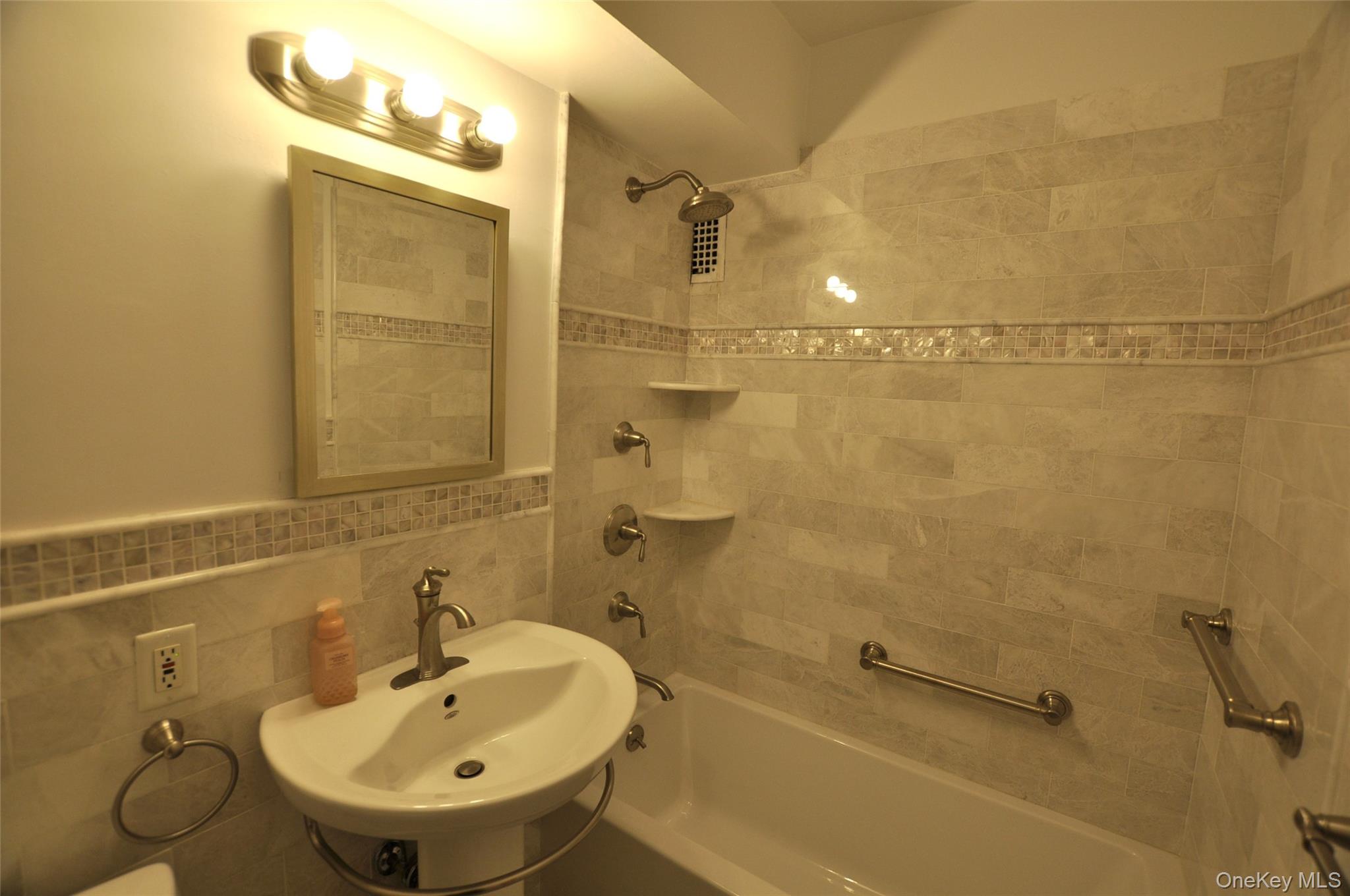 120 Hartsdale E Avenue 7f Property Photo 17